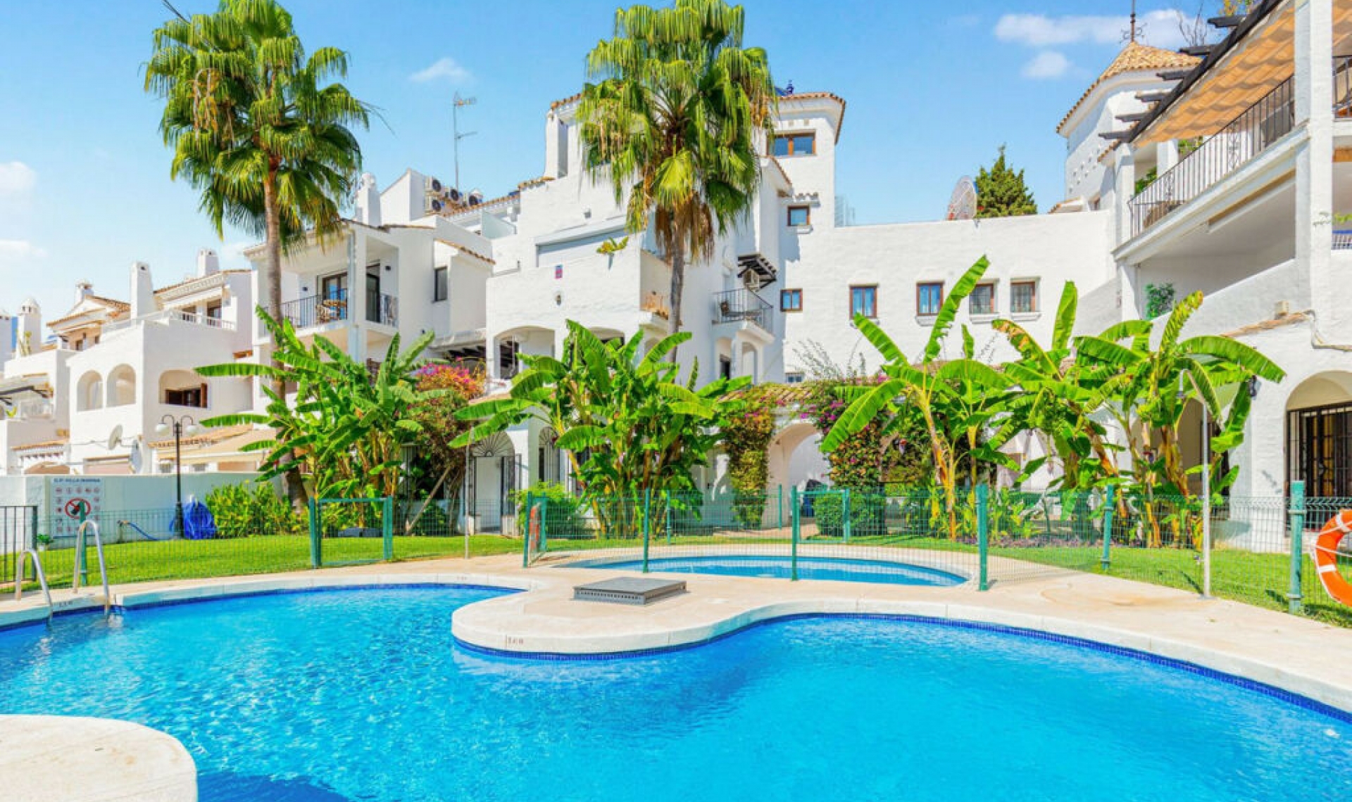 Resale - Apartment -
Puerto Banús
