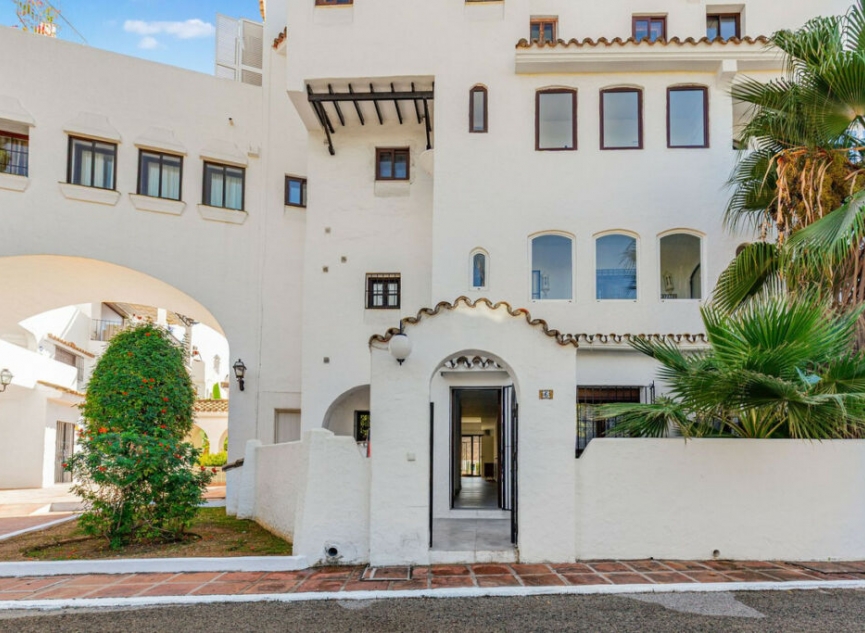 Resale - Apartment -
Puerto Banús