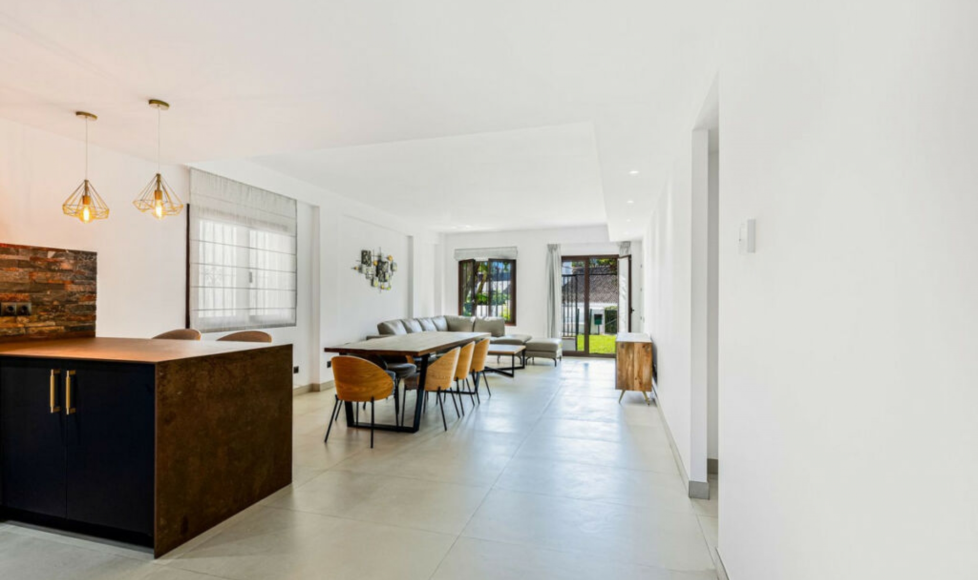 Resale - Apartment -
Puerto Banús