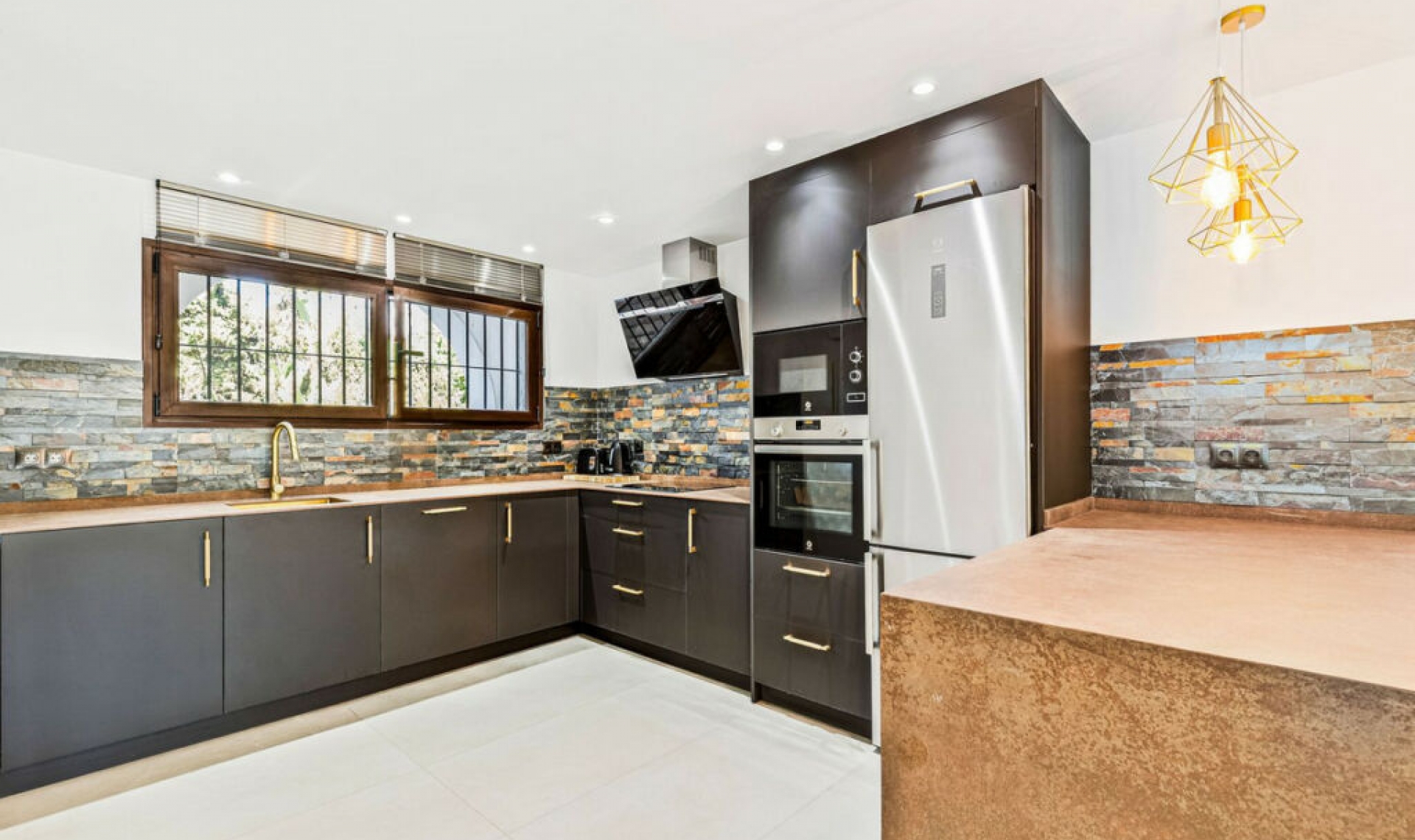 Resale - Apartment -
Puerto Banús