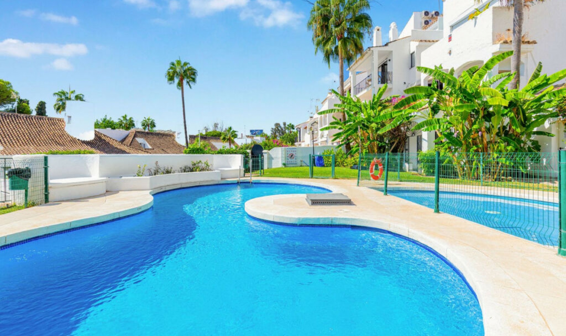 Resale - Apartment -
Puerto Banús