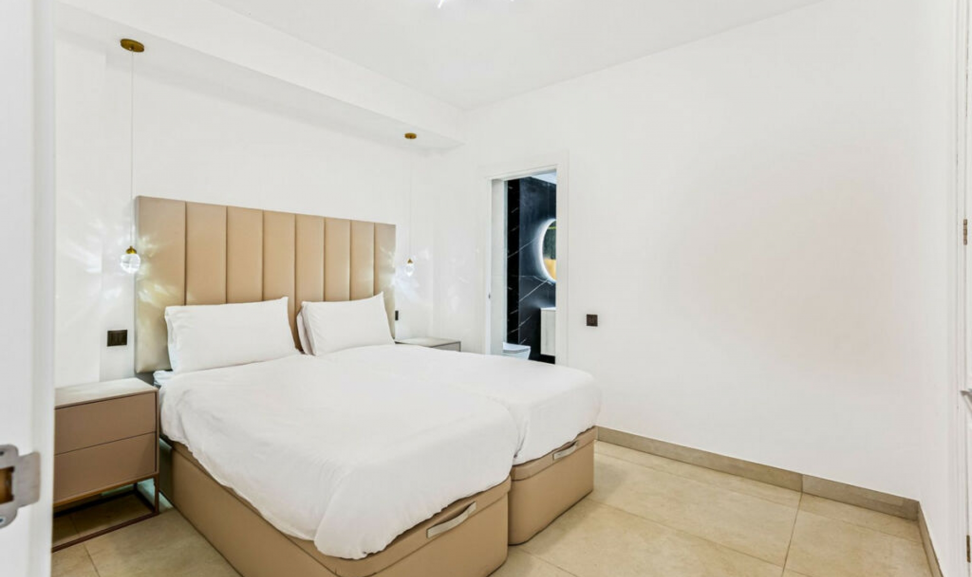 Resale - Apartment -
Puerto Banús