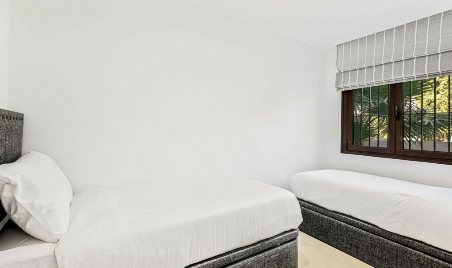 Resale - Apartment -
Puerto Banús