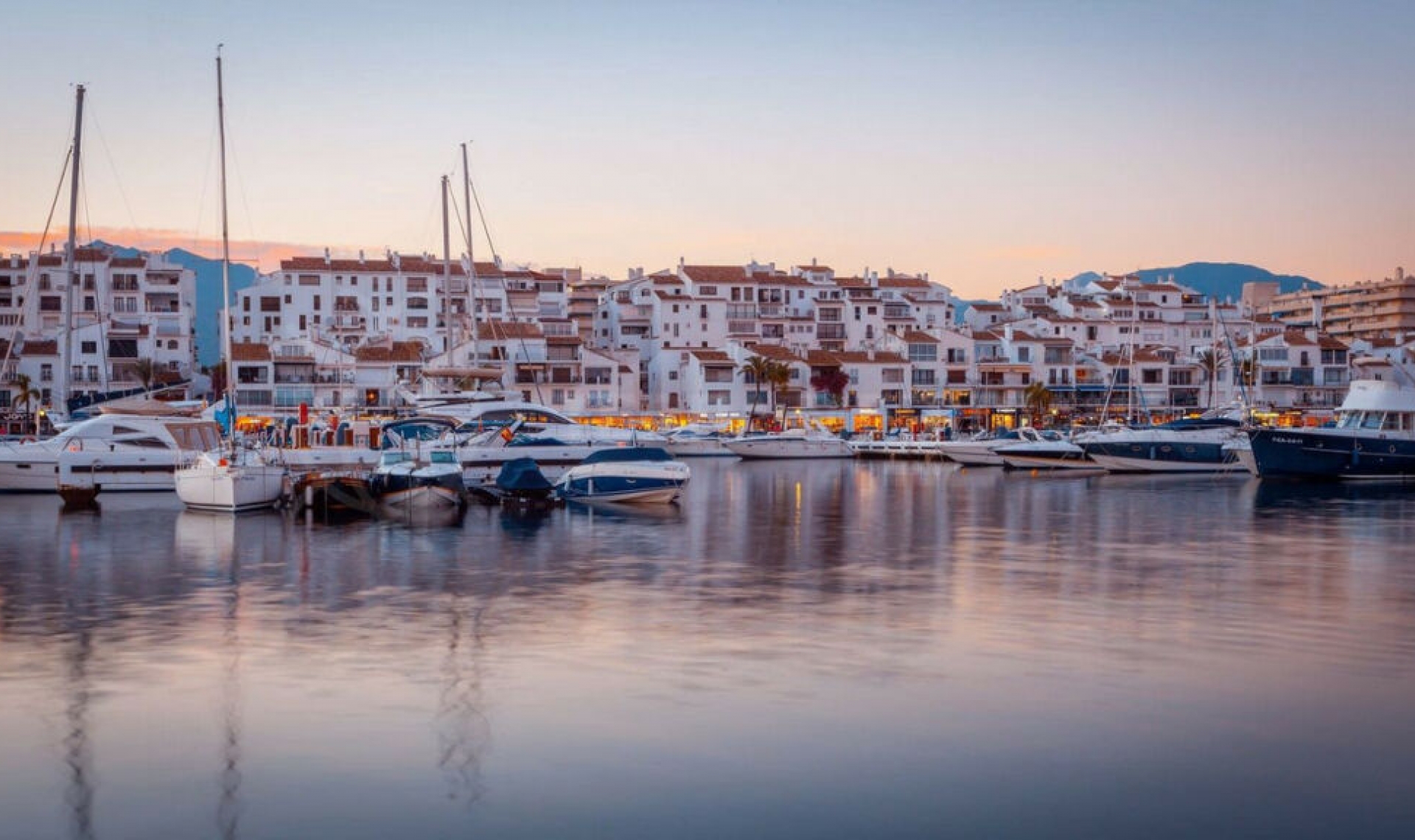 Resale - Apartment -
Puerto Banús