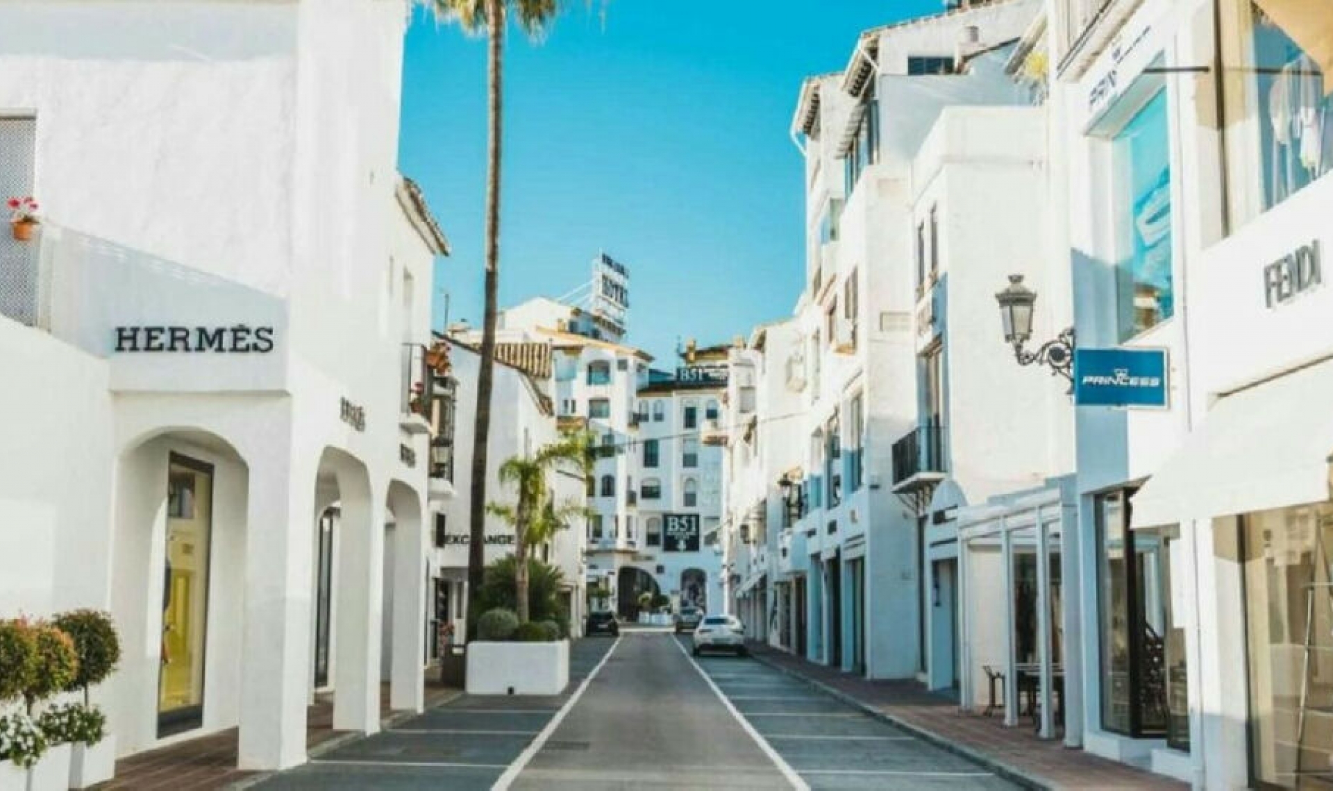 Resale - Apartment -
Puerto Banús