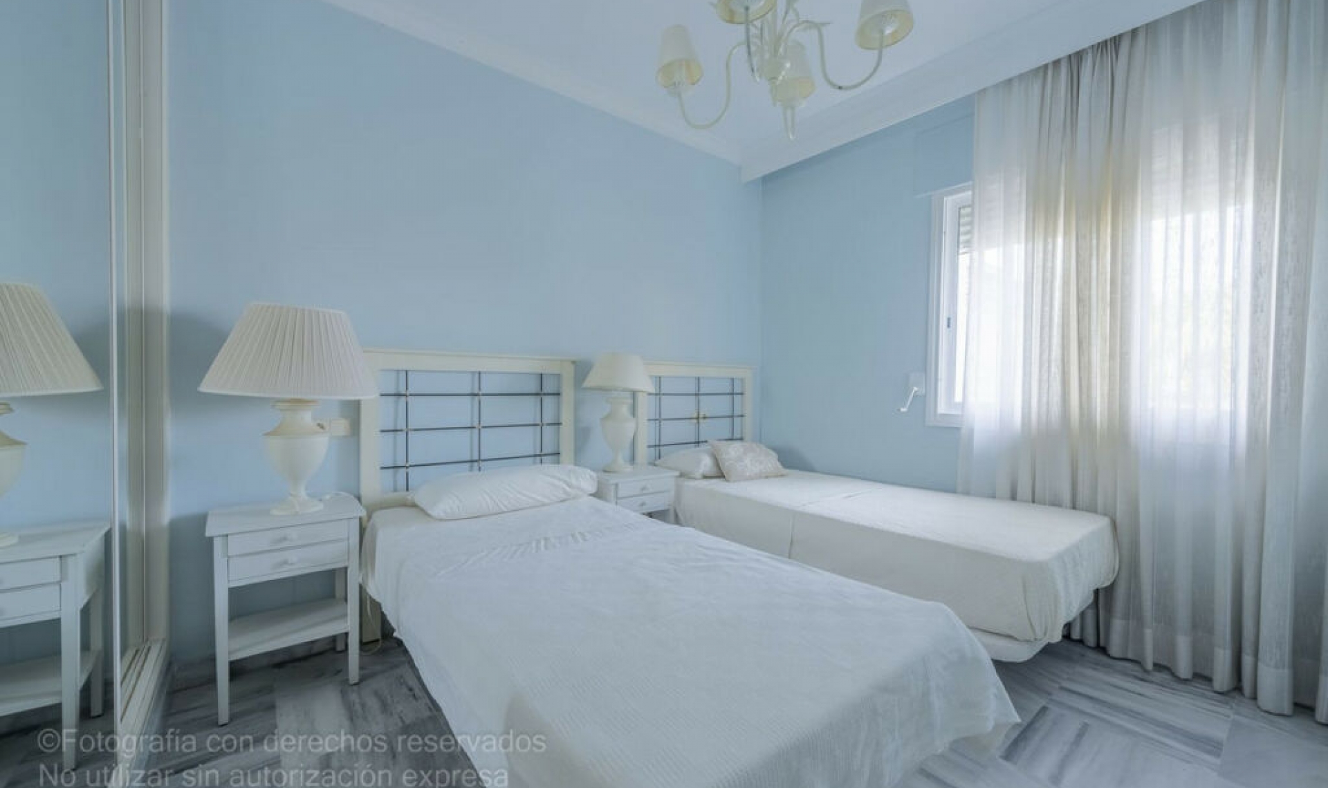 Resale - Apartment -
Puerto Banús