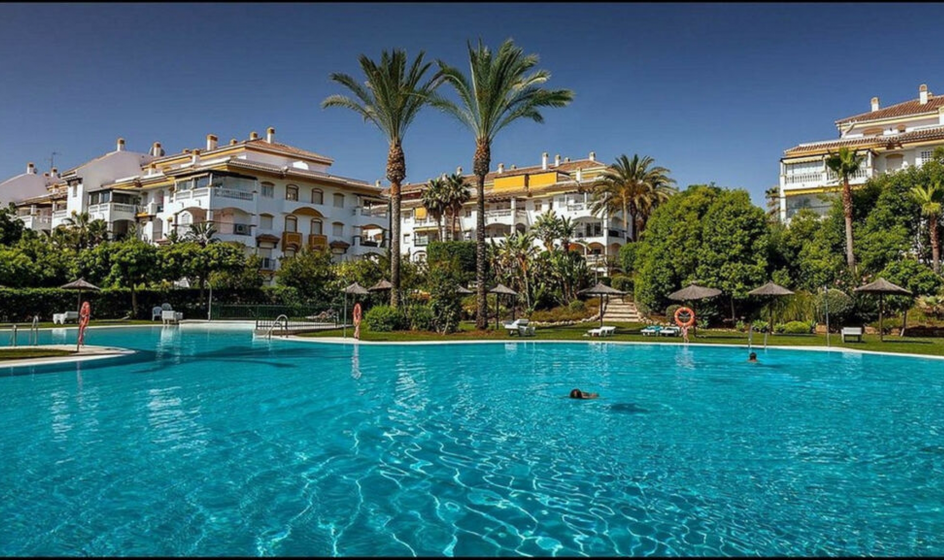 Resale - Apartment -
Puerto Banús