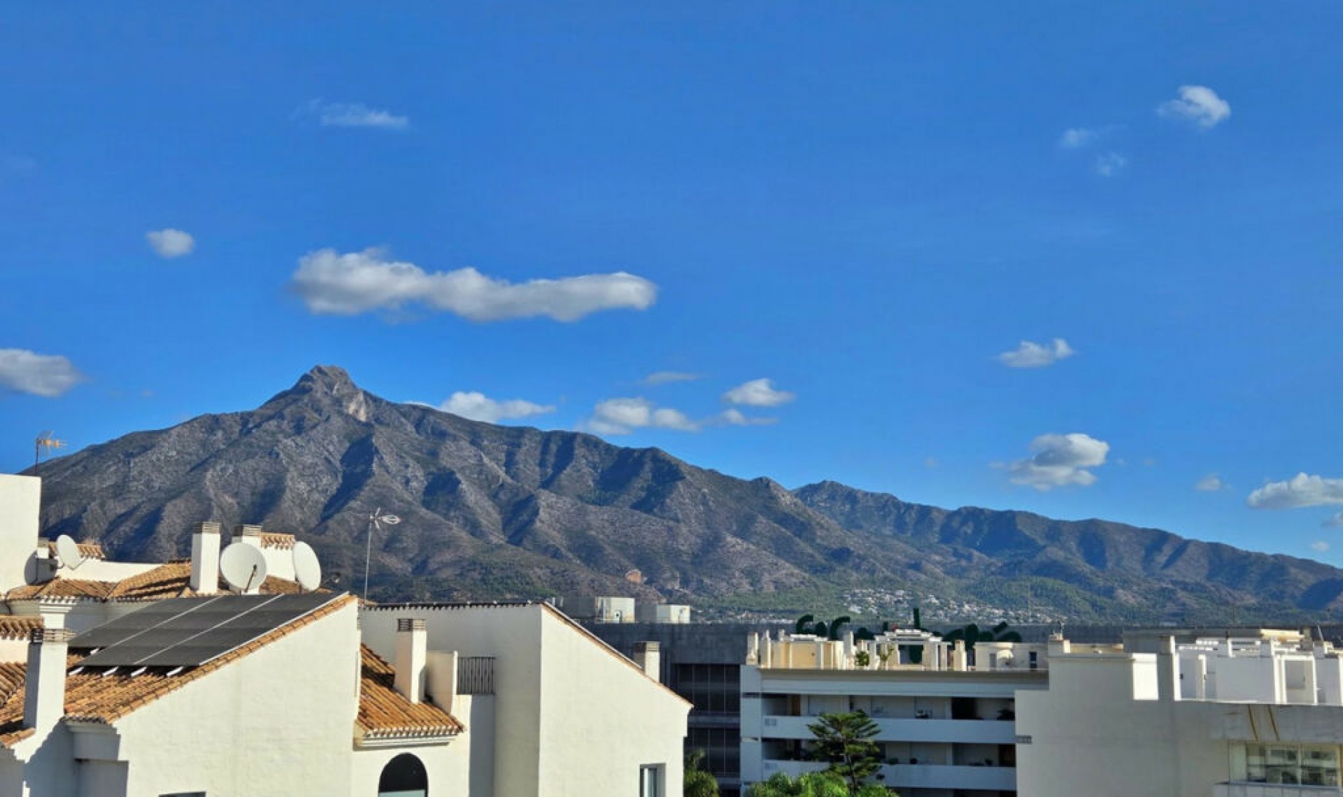 Resale - Apartment -
Puerto Banús