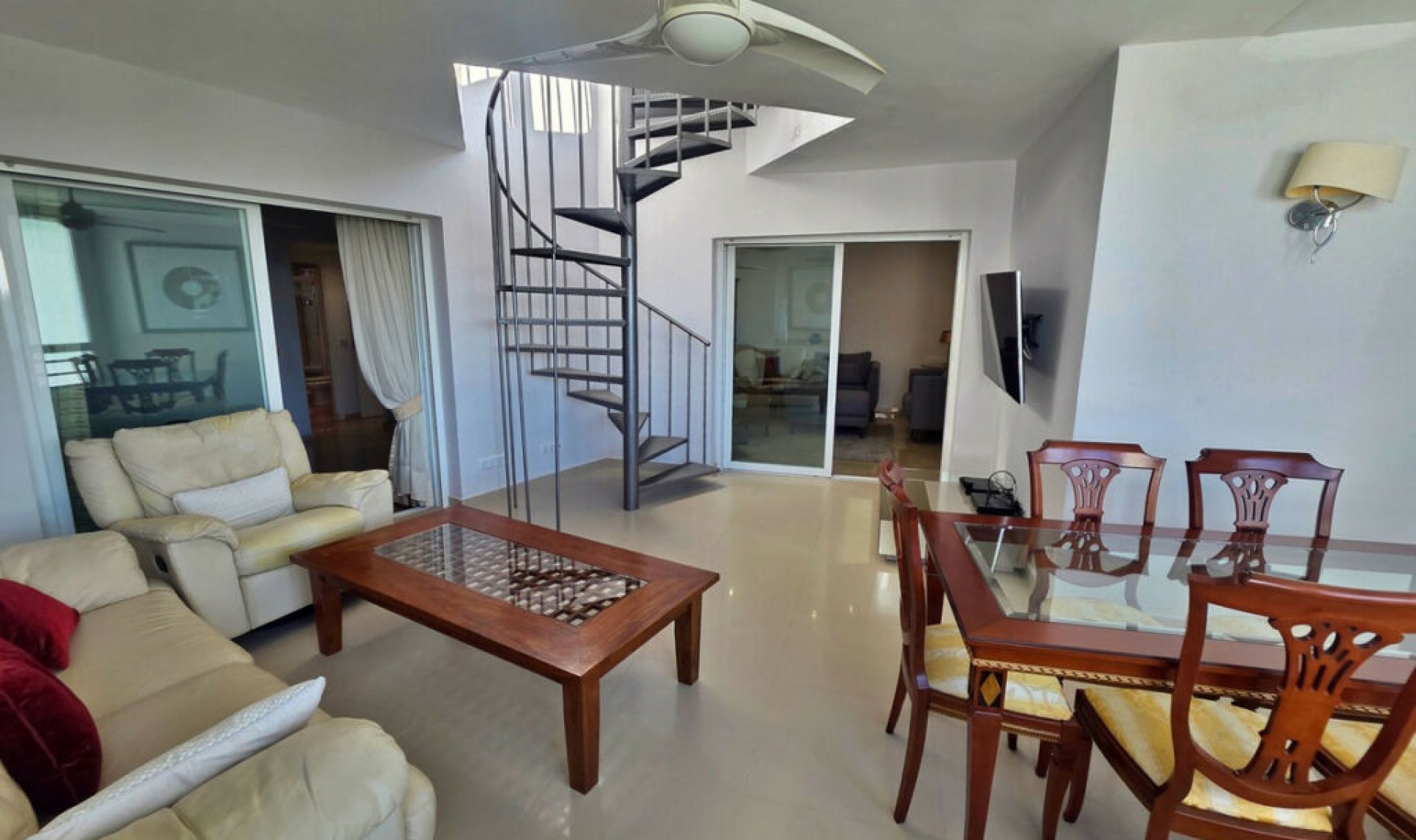 Resale - Apartment -
Puerto Banús