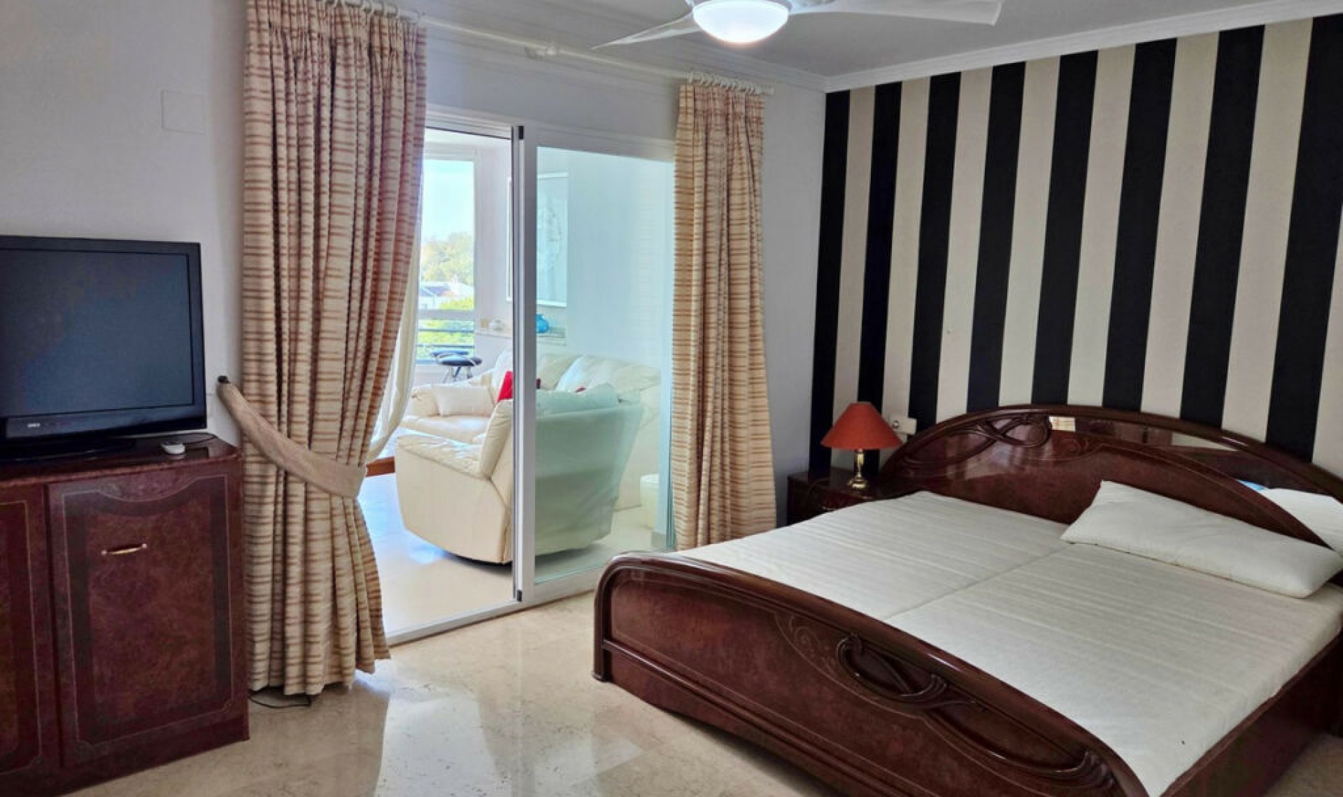 Resale - Apartment -
Puerto Banús