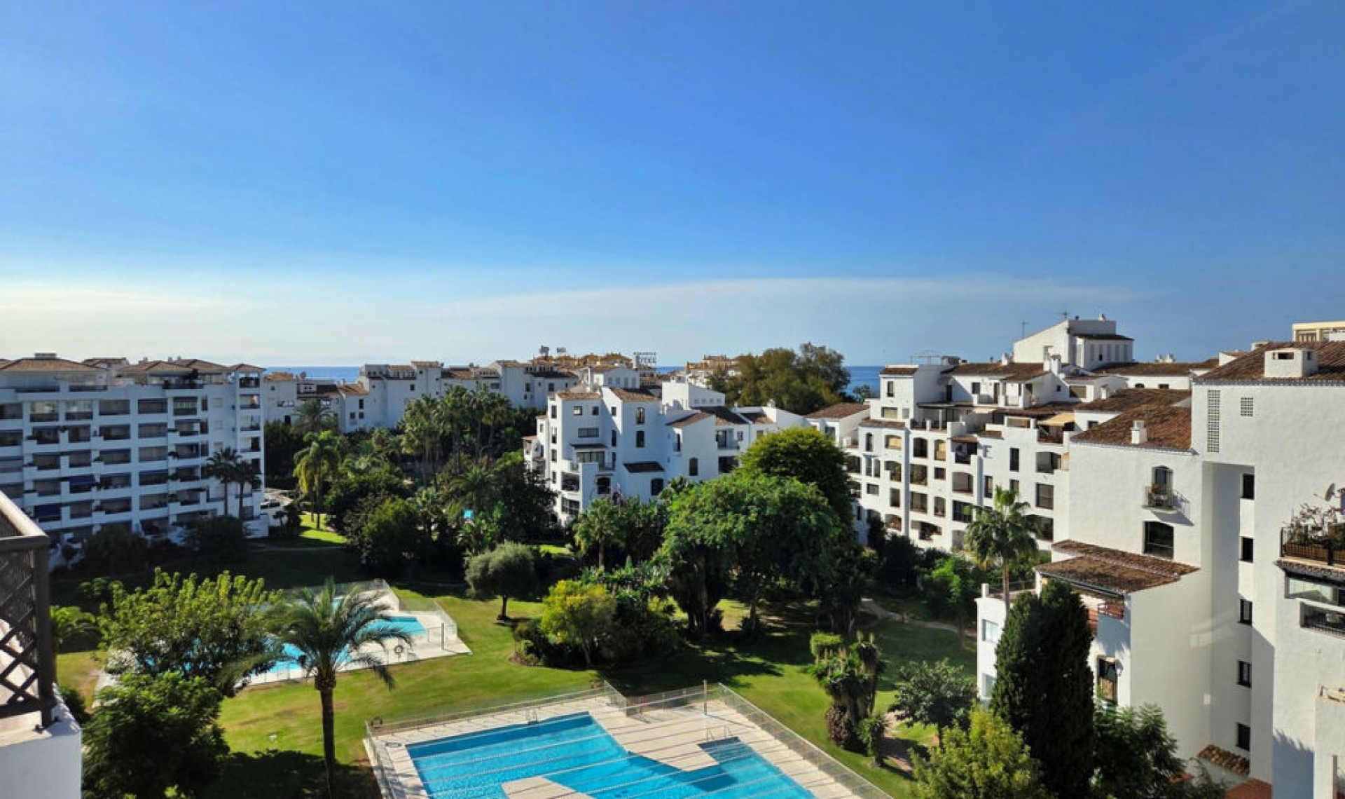Resale - Apartment -
Puerto Banús