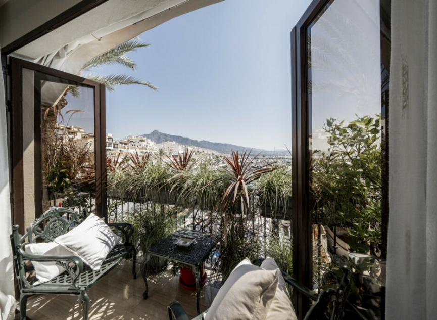 Resale - Apartment -
Puerto Banús