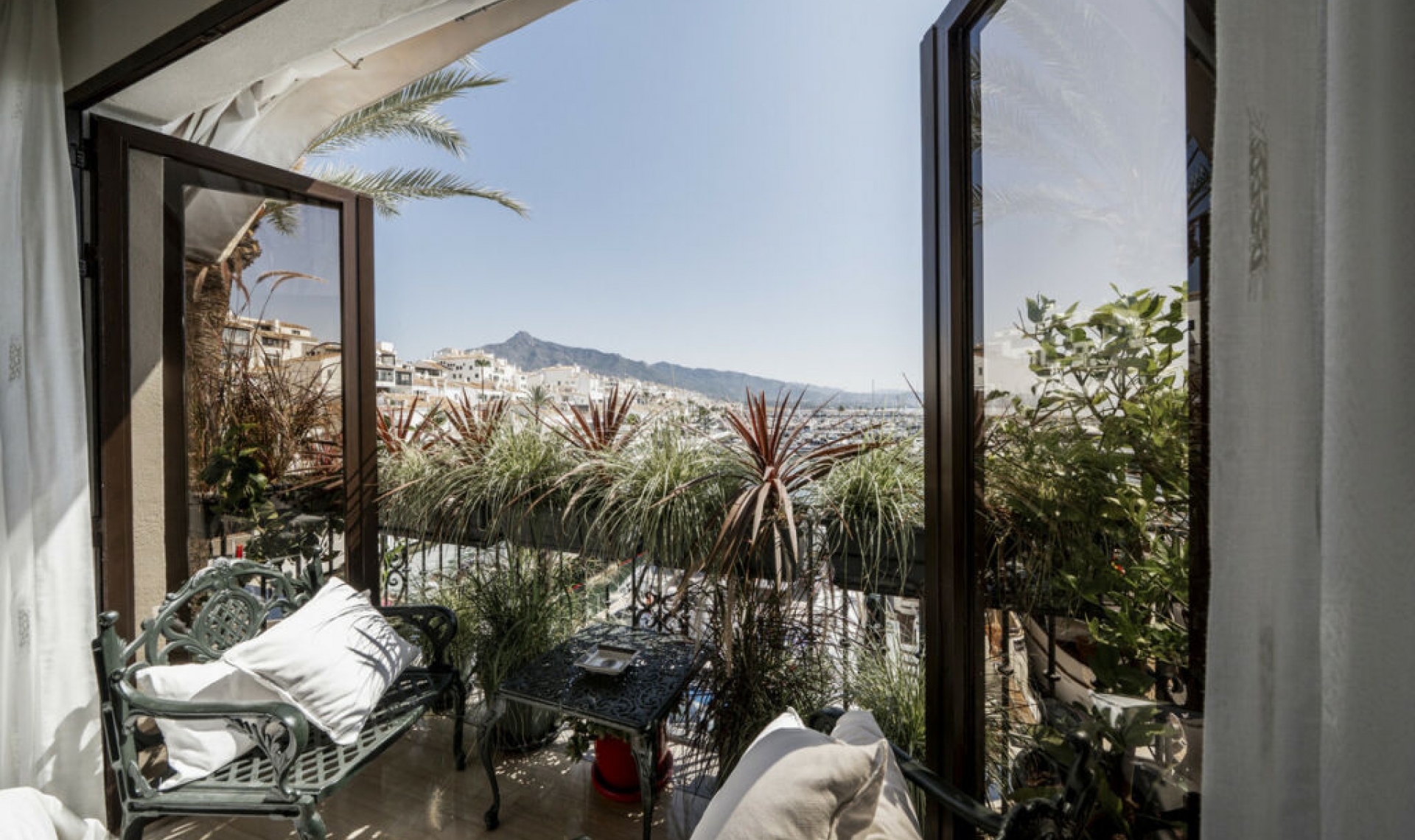 Resale - Apartment -
Puerto Banús