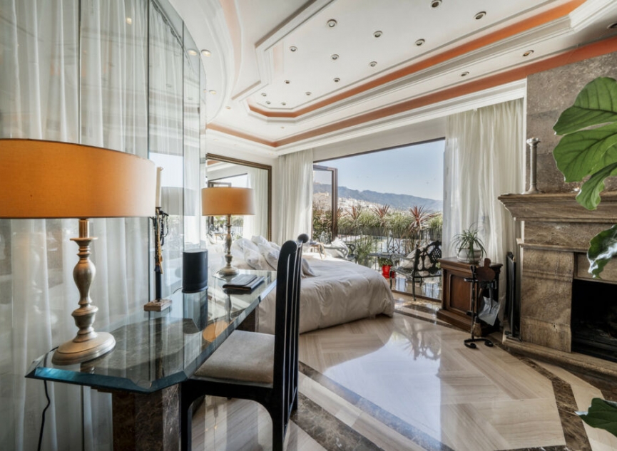 Resale - Apartment -
Puerto Banús