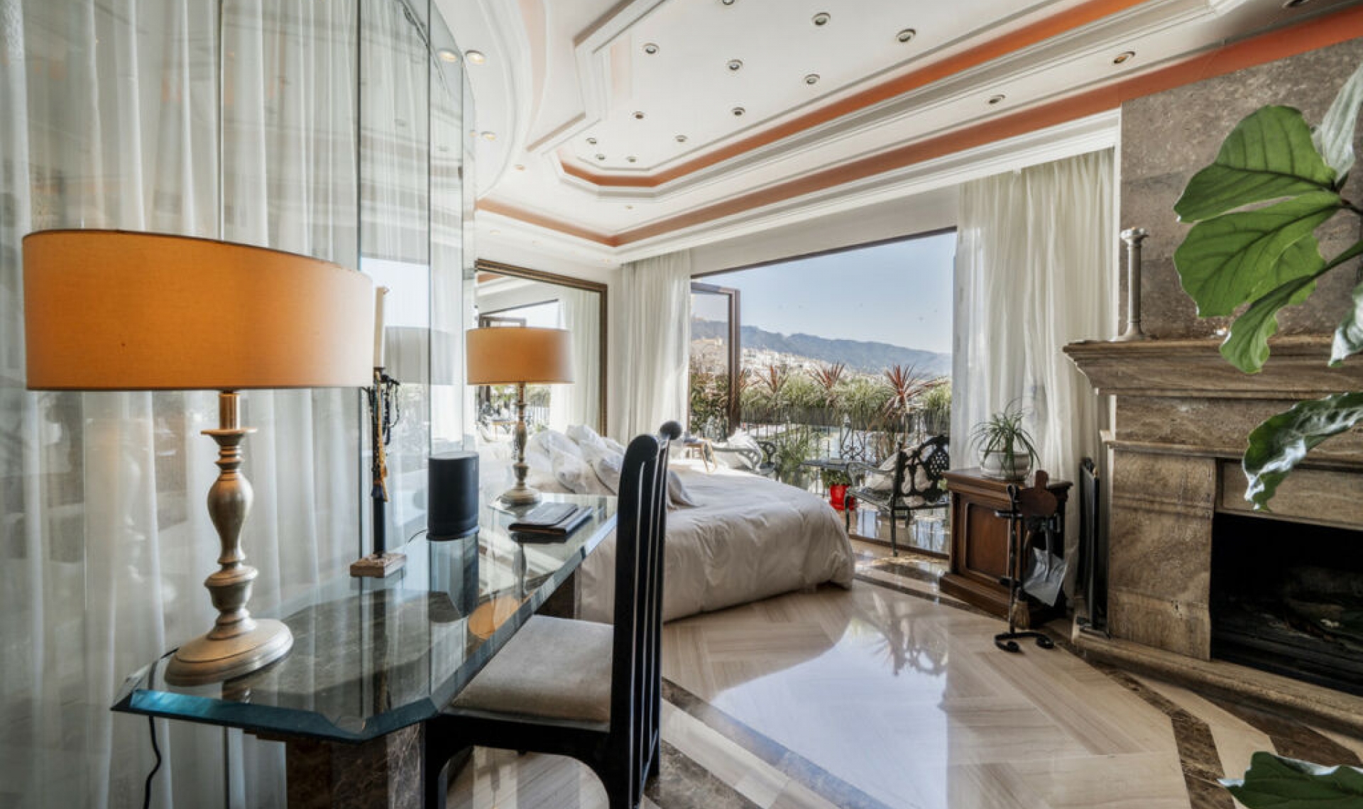 Resale - Apartment -
Puerto Banús