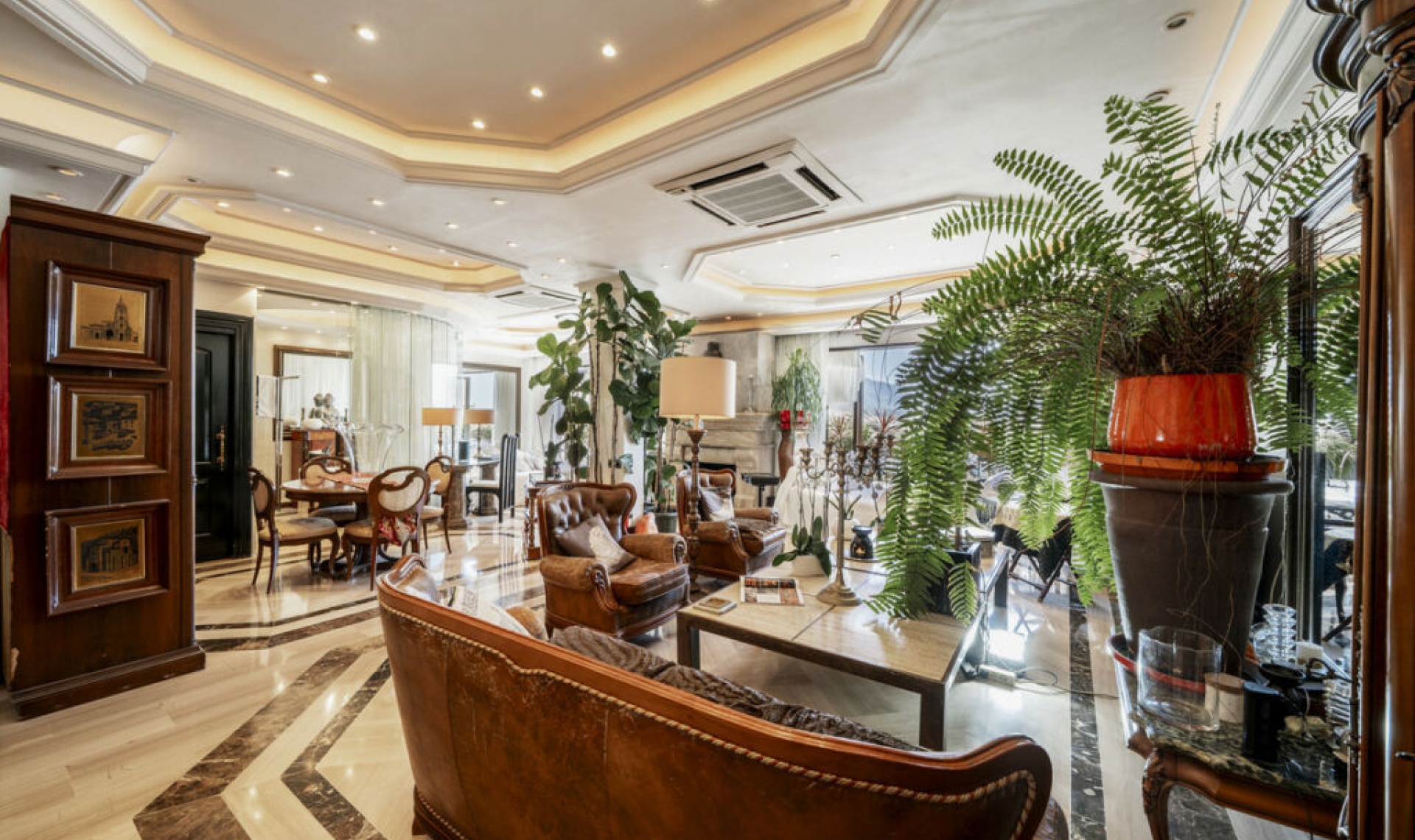 Resale - Apartment -
Puerto Banús