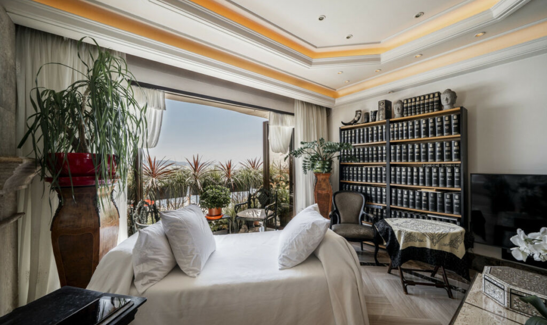 Resale - Apartment -
Puerto Banús