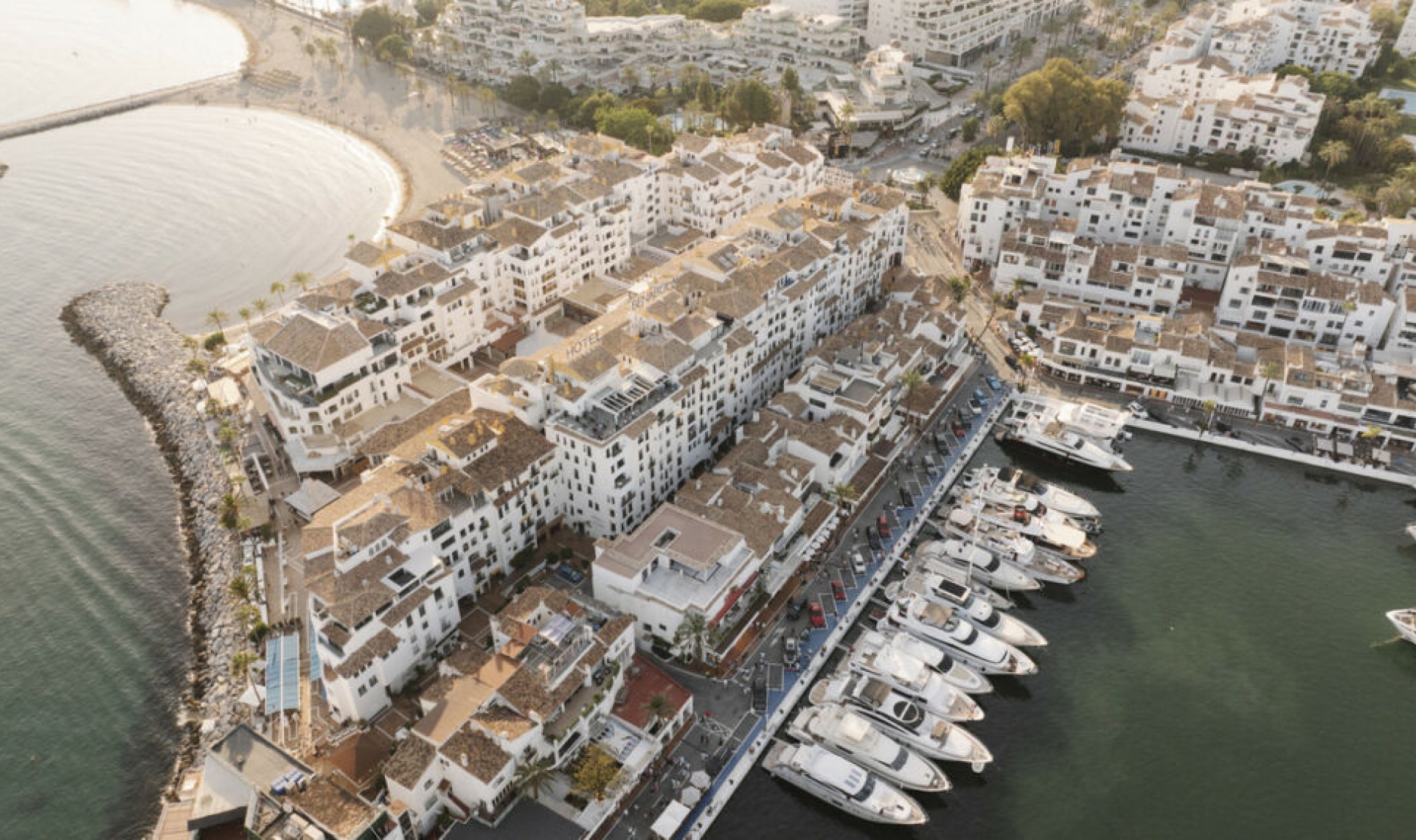 Resale - Apartment -
Puerto Banús