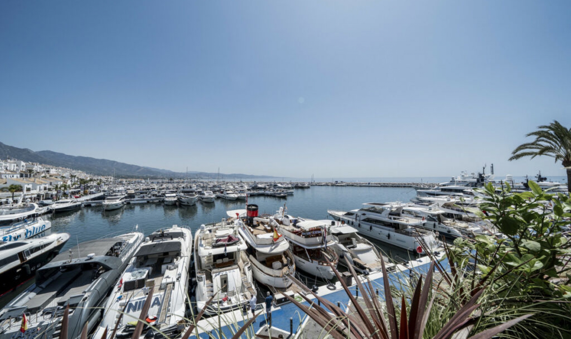 Resale - Apartment -
Puerto Banús