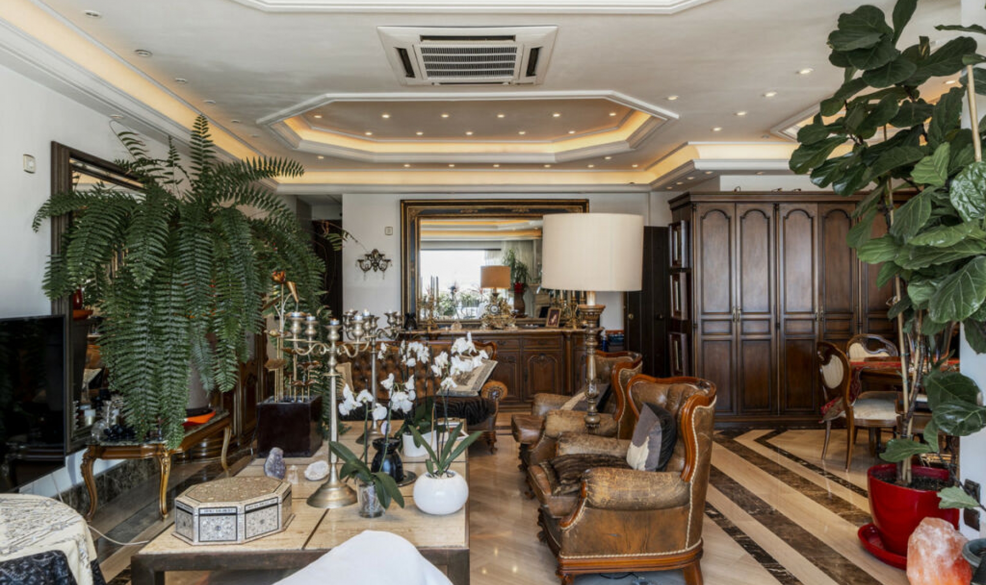 Resale - Apartment -
Puerto Banús