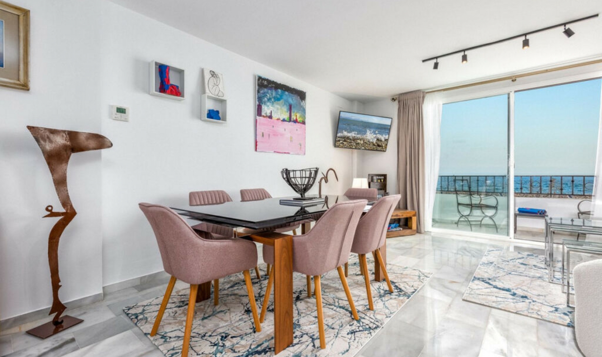 Resale - Apartment -
Puerto Banús