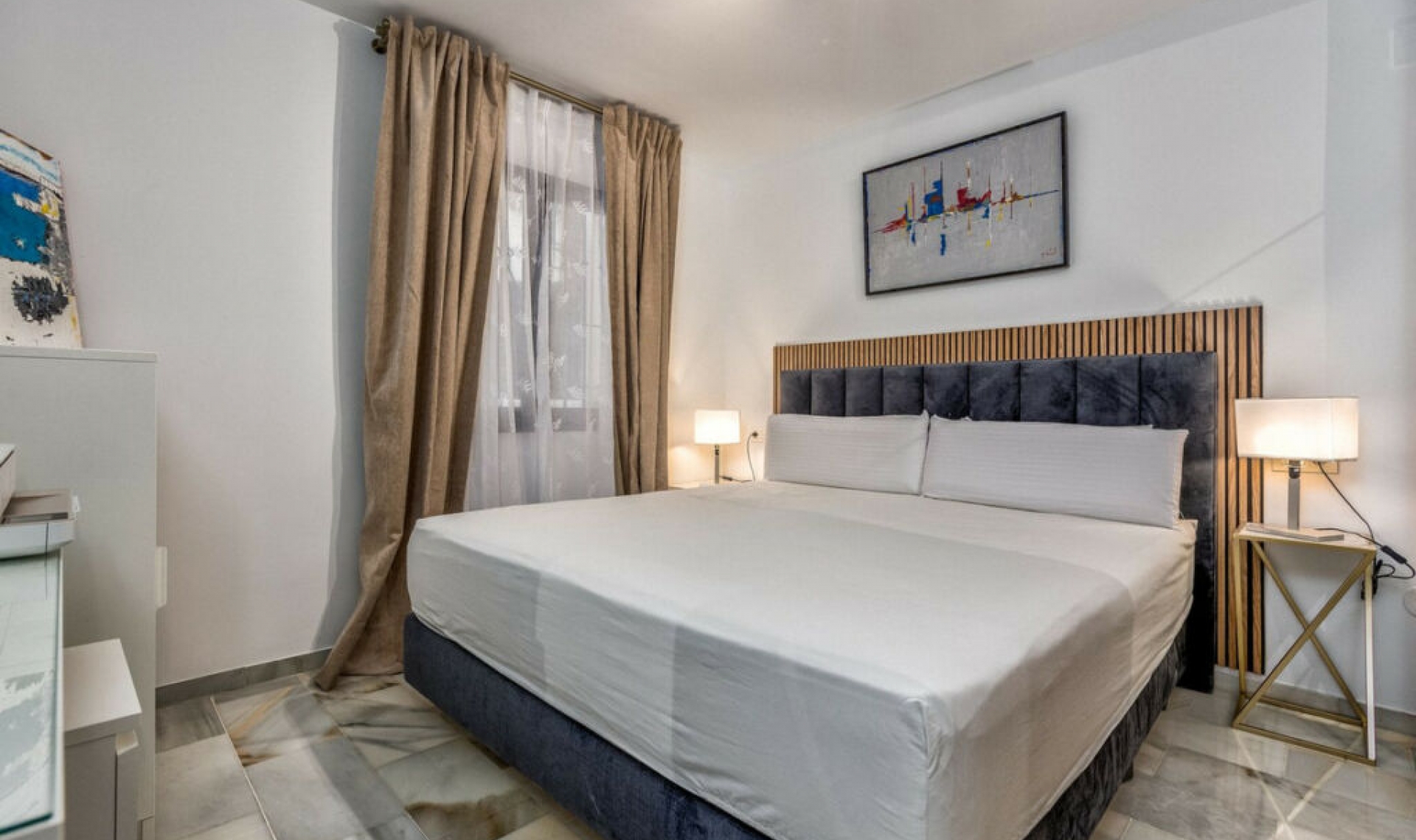 Resale - Apartment -
Puerto Banús