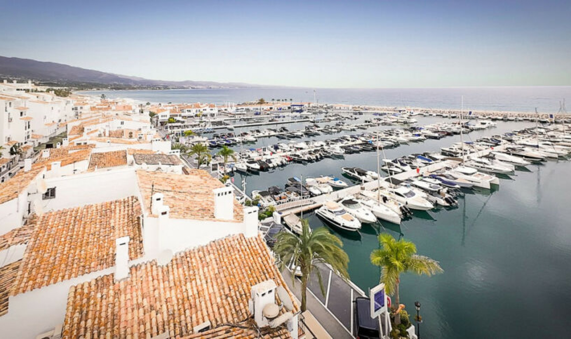 Resale - Apartment -
Puerto Banús