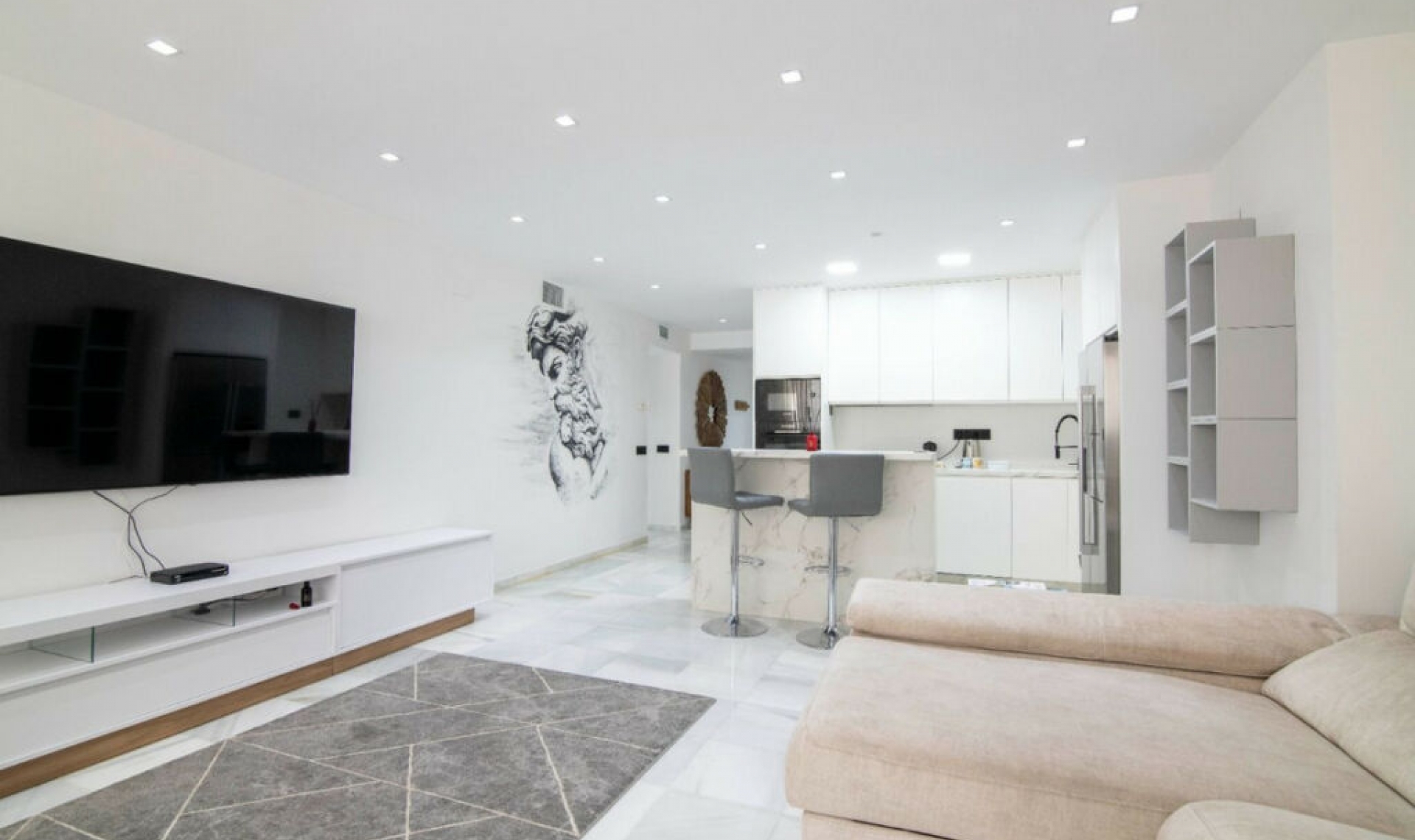 Resale - Apartment -
Puerto Banús