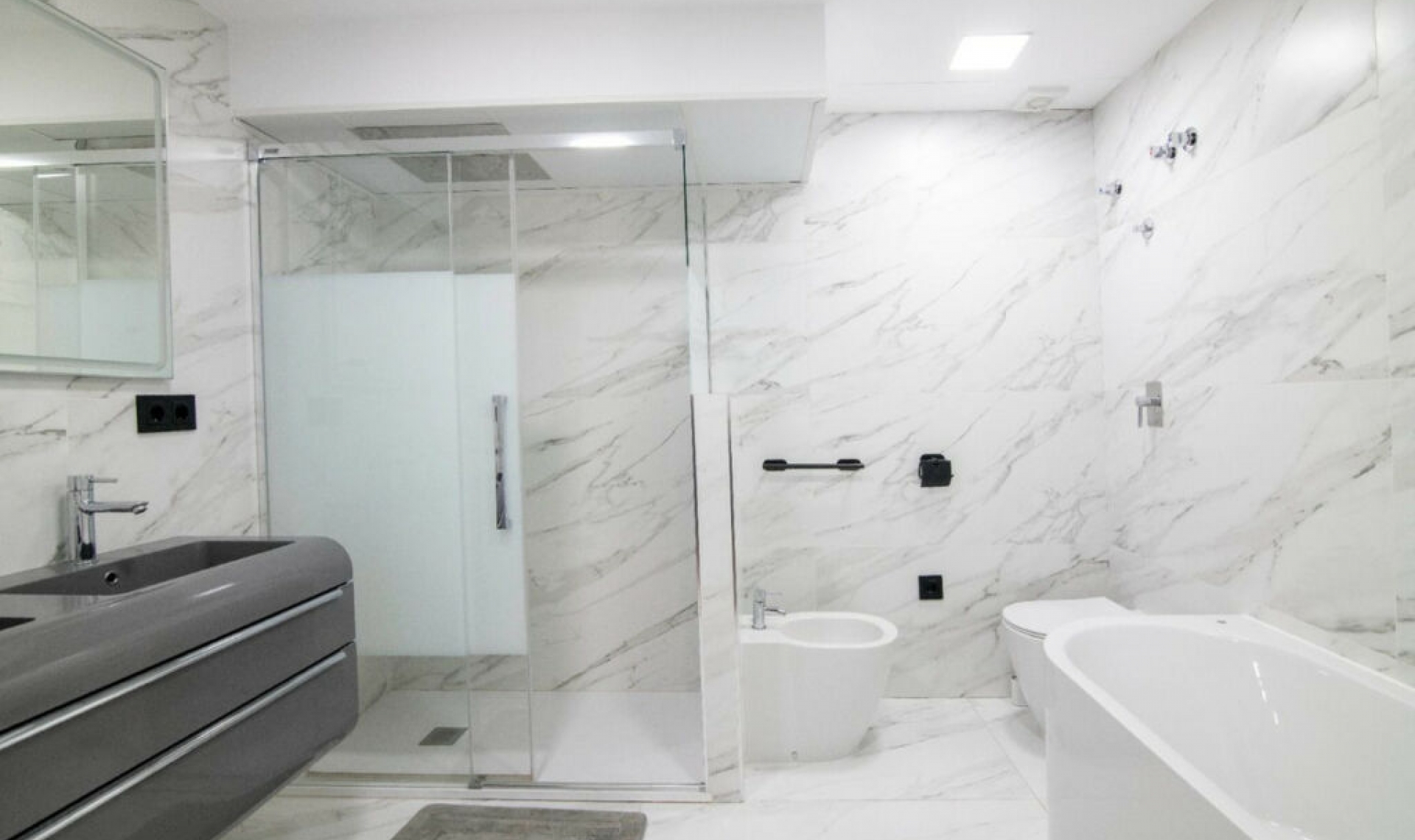 Resale - Apartment -
Puerto Banús