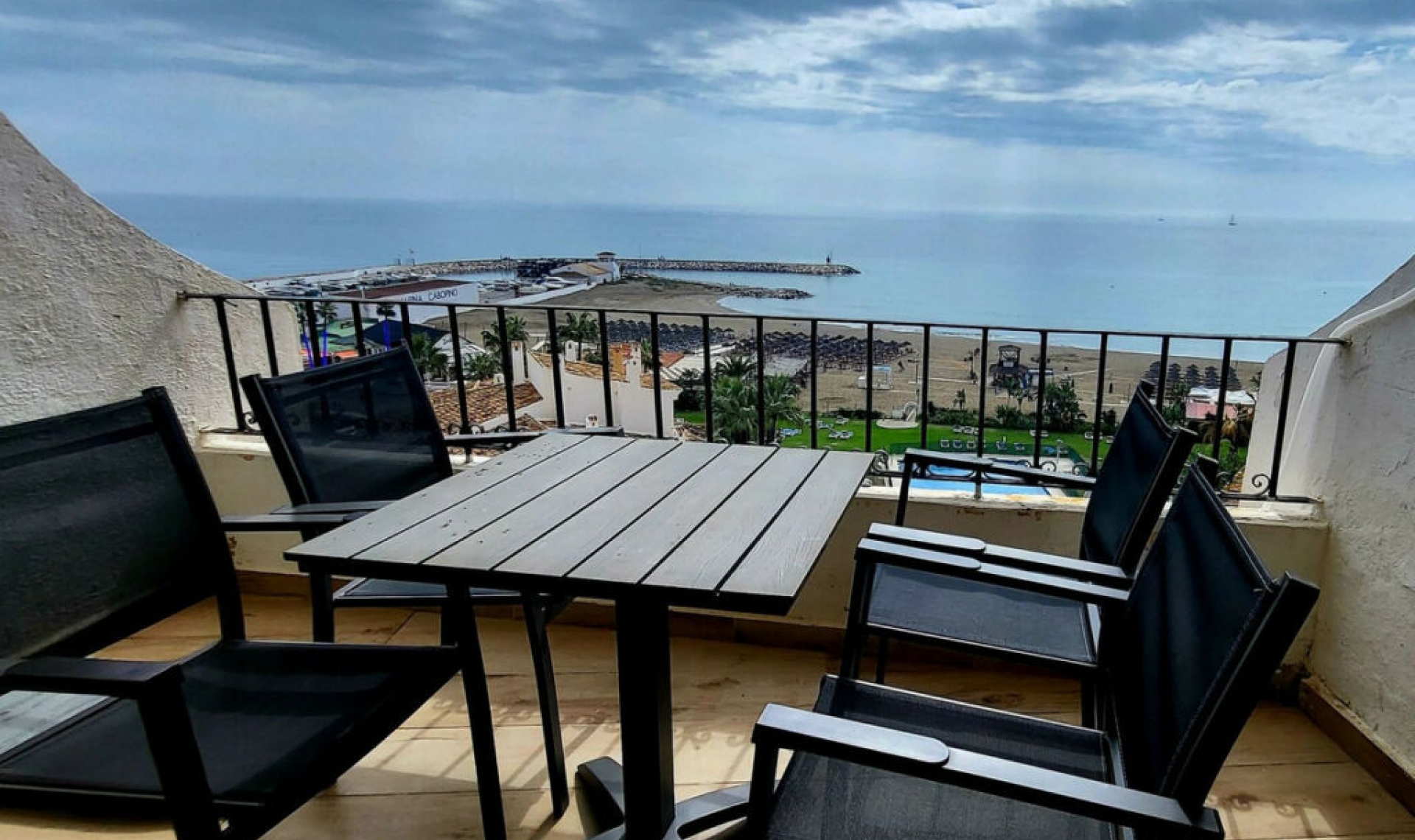 Resale - Apartment -
Puerto de Cabopino