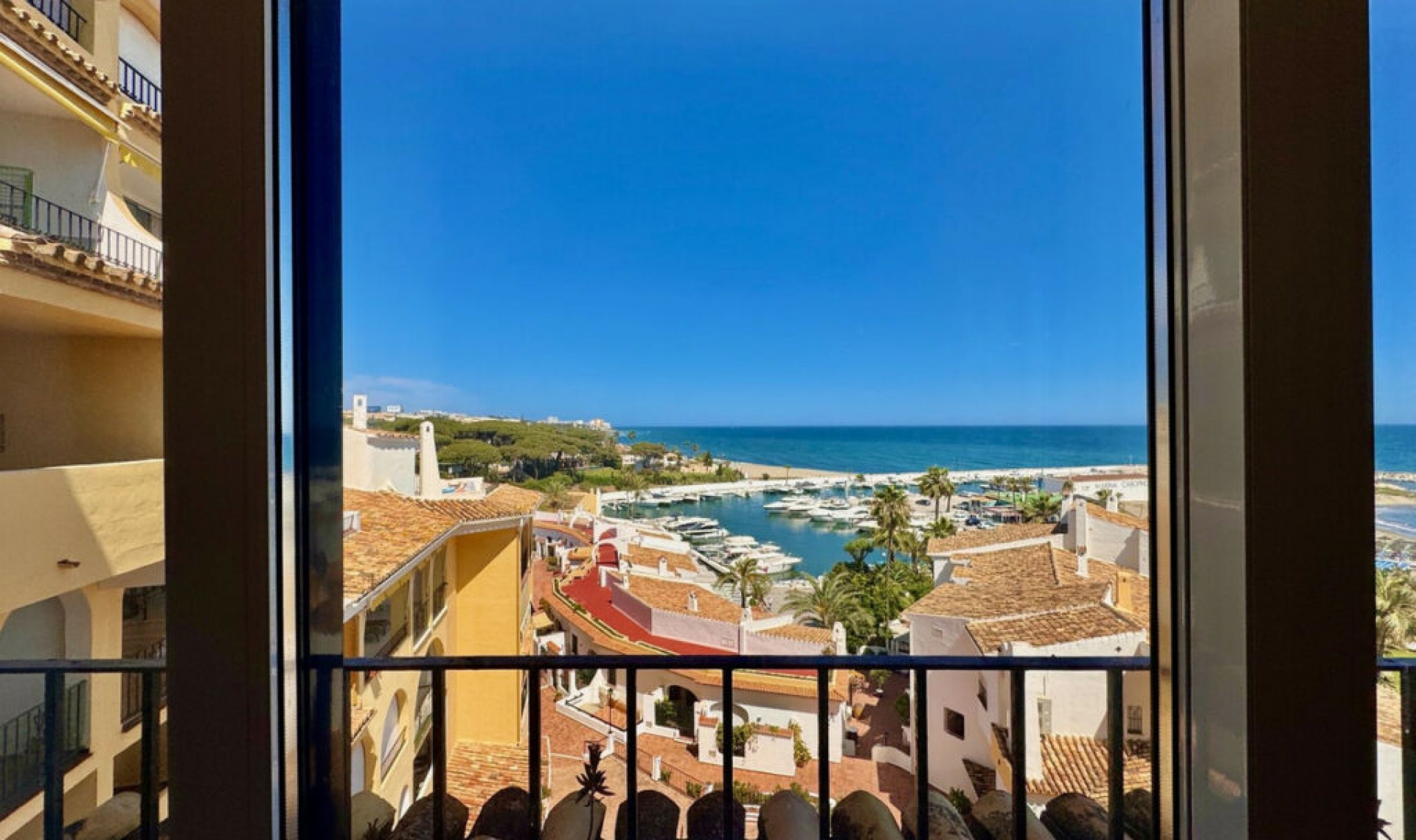 Resale - Apartment -
Puerto de Cabopino