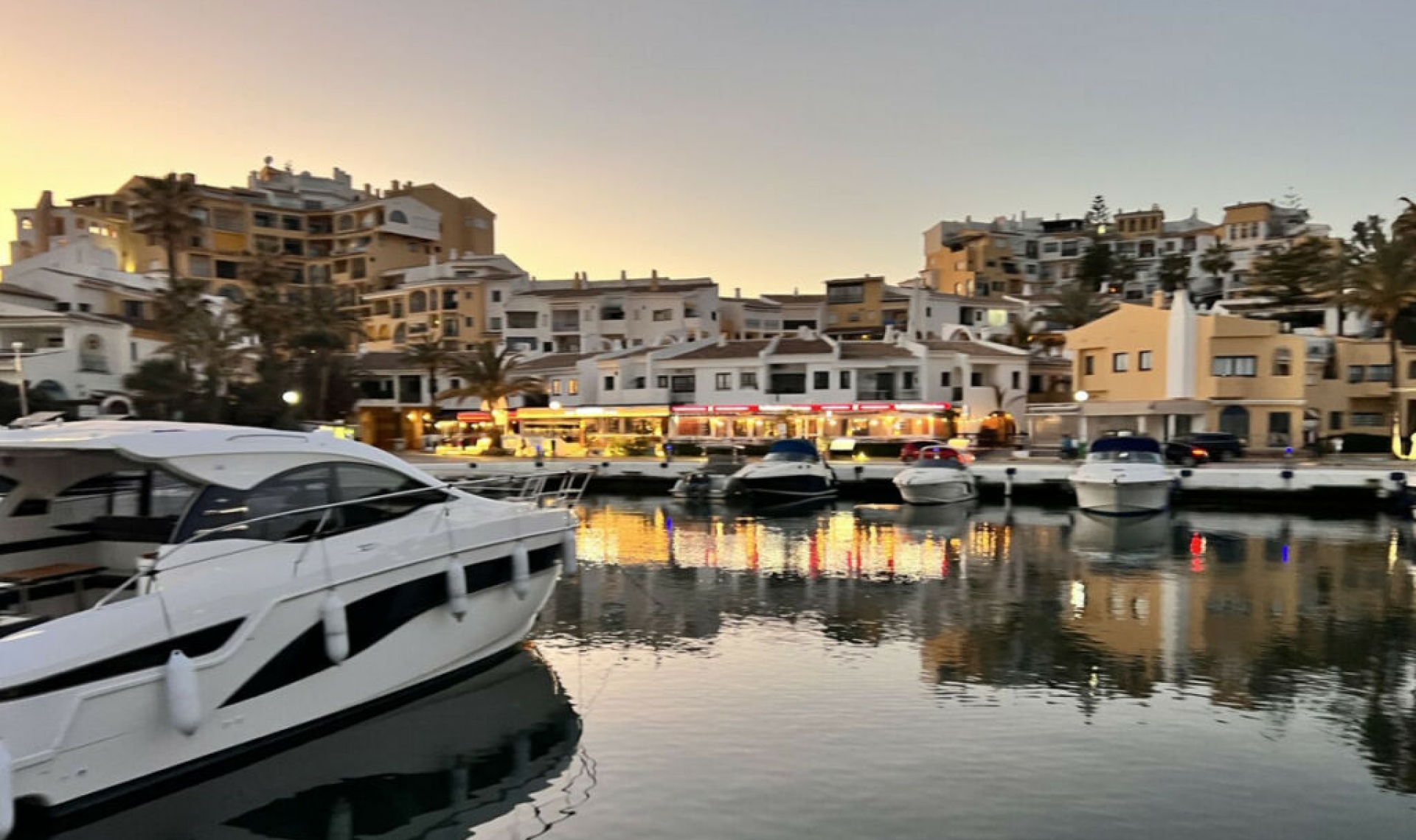 Resale - Apartment -
Puerto de Cabopino