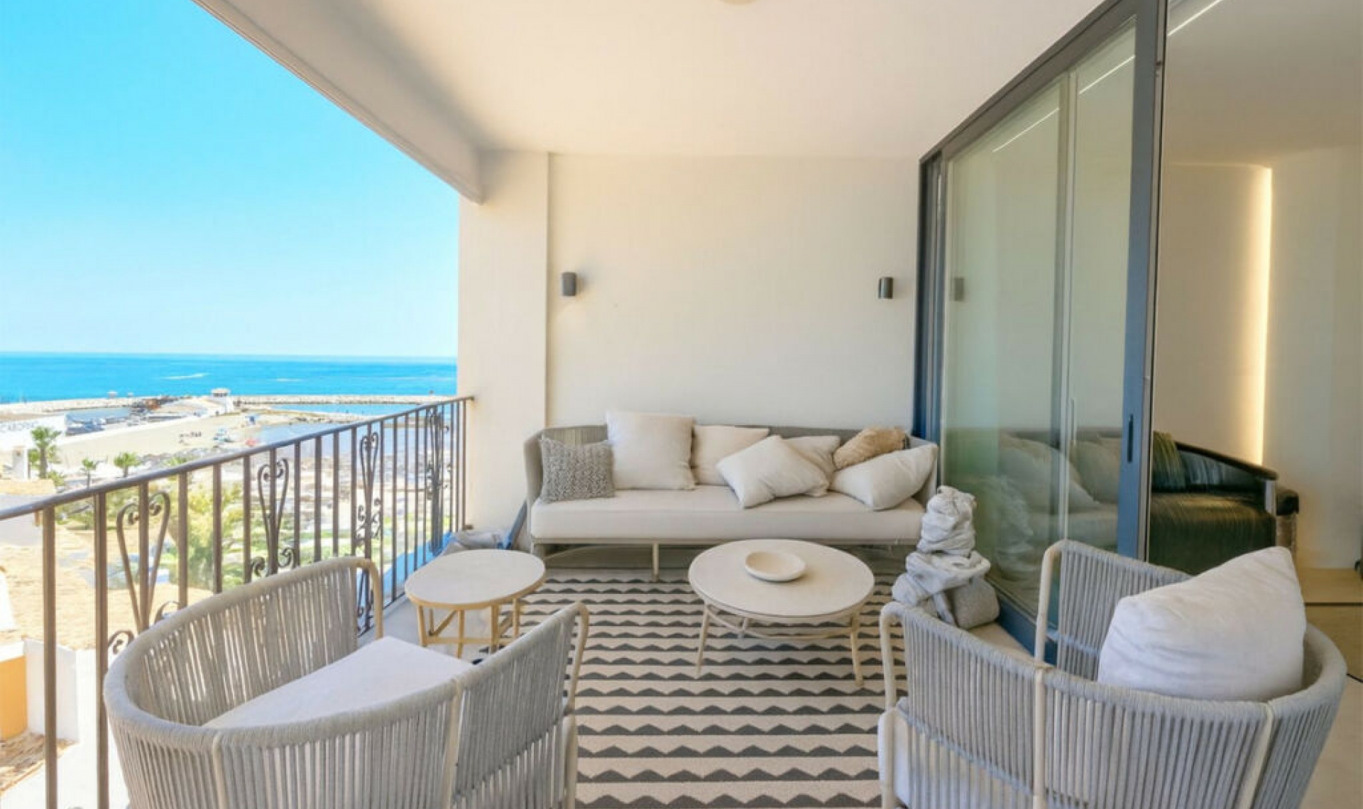 Resale - Apartment -
Puerto de Cabopino