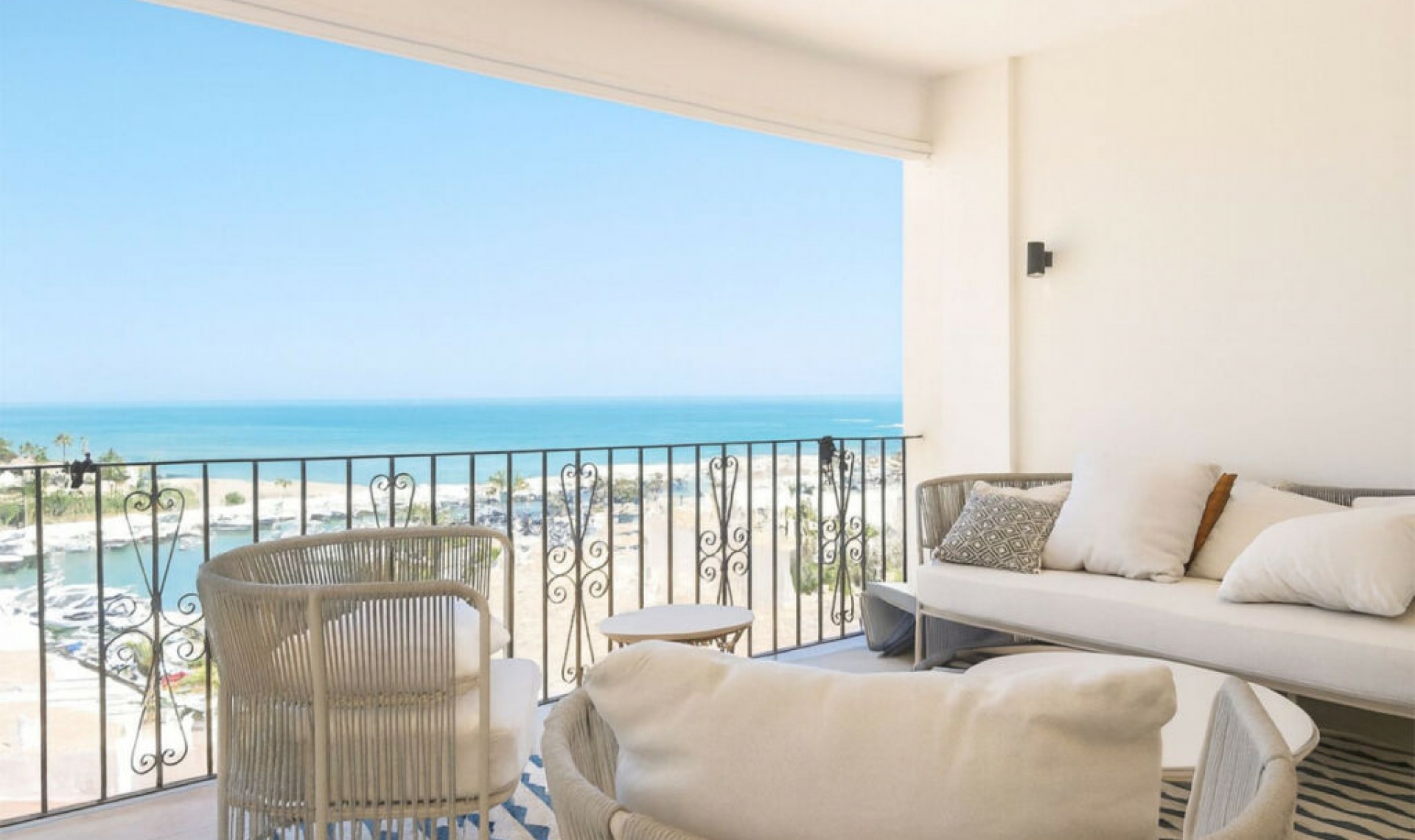Resale - Apartment -
Puerto de Cabopino