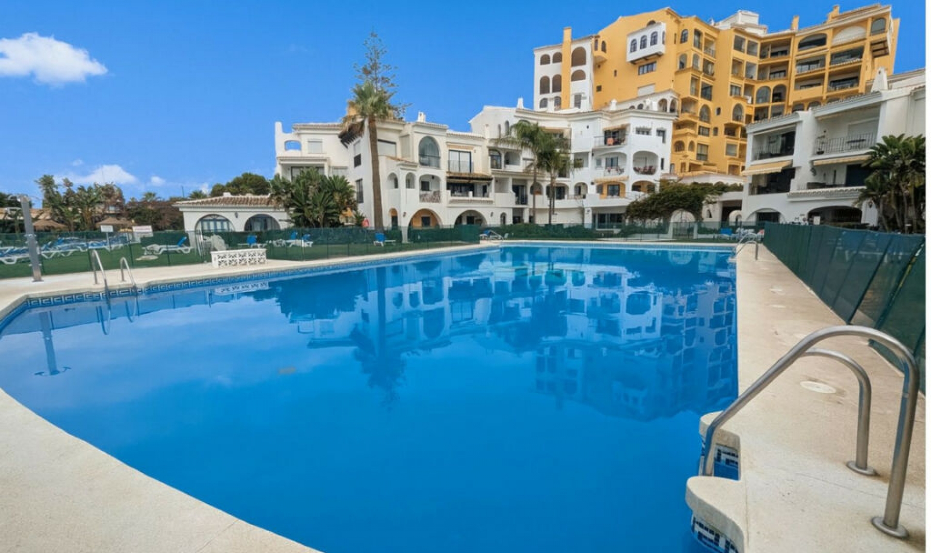 Resale - Apartment -
Puerto de Cabopino