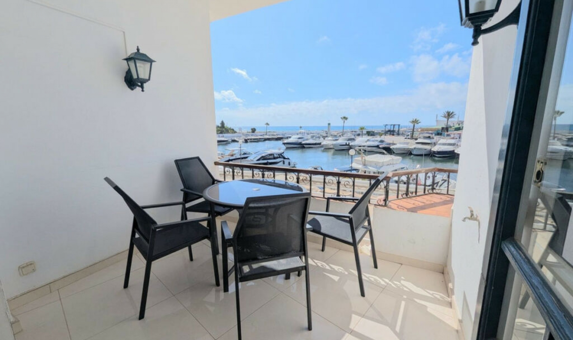 Resale - Apartment -
Puerto de Cabopino