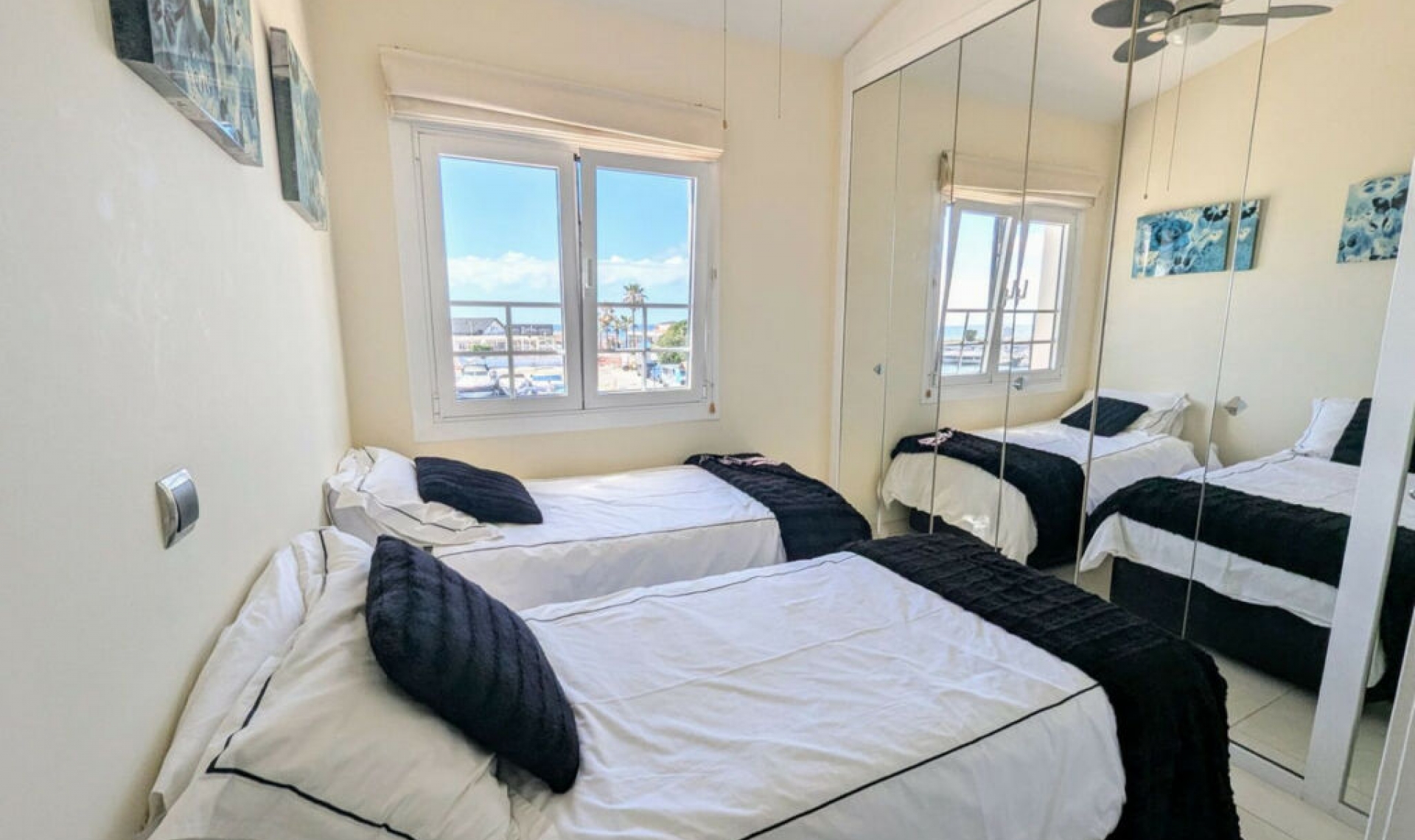 Resale - Apartment -
Puerto de Cabopino