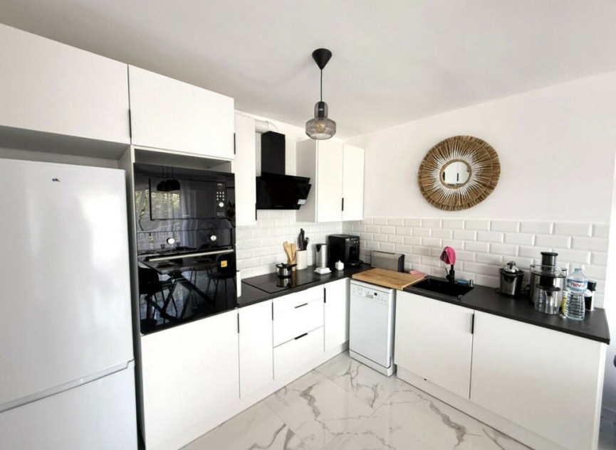 Resale - Apartment -
Punta Prima