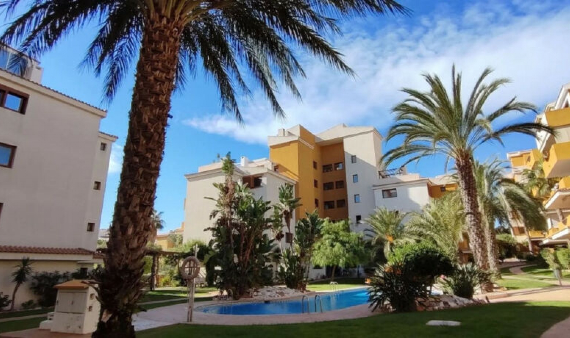 Resale - Apartment -
Punta Prima