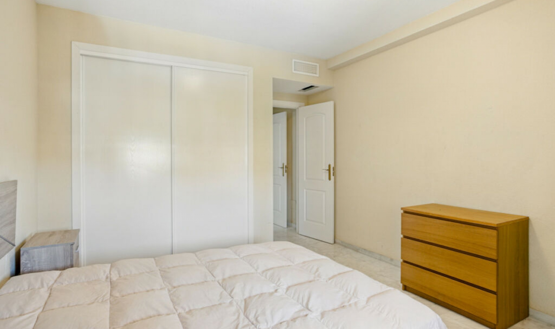 Resale - Apartment -
Reserva de Marbella