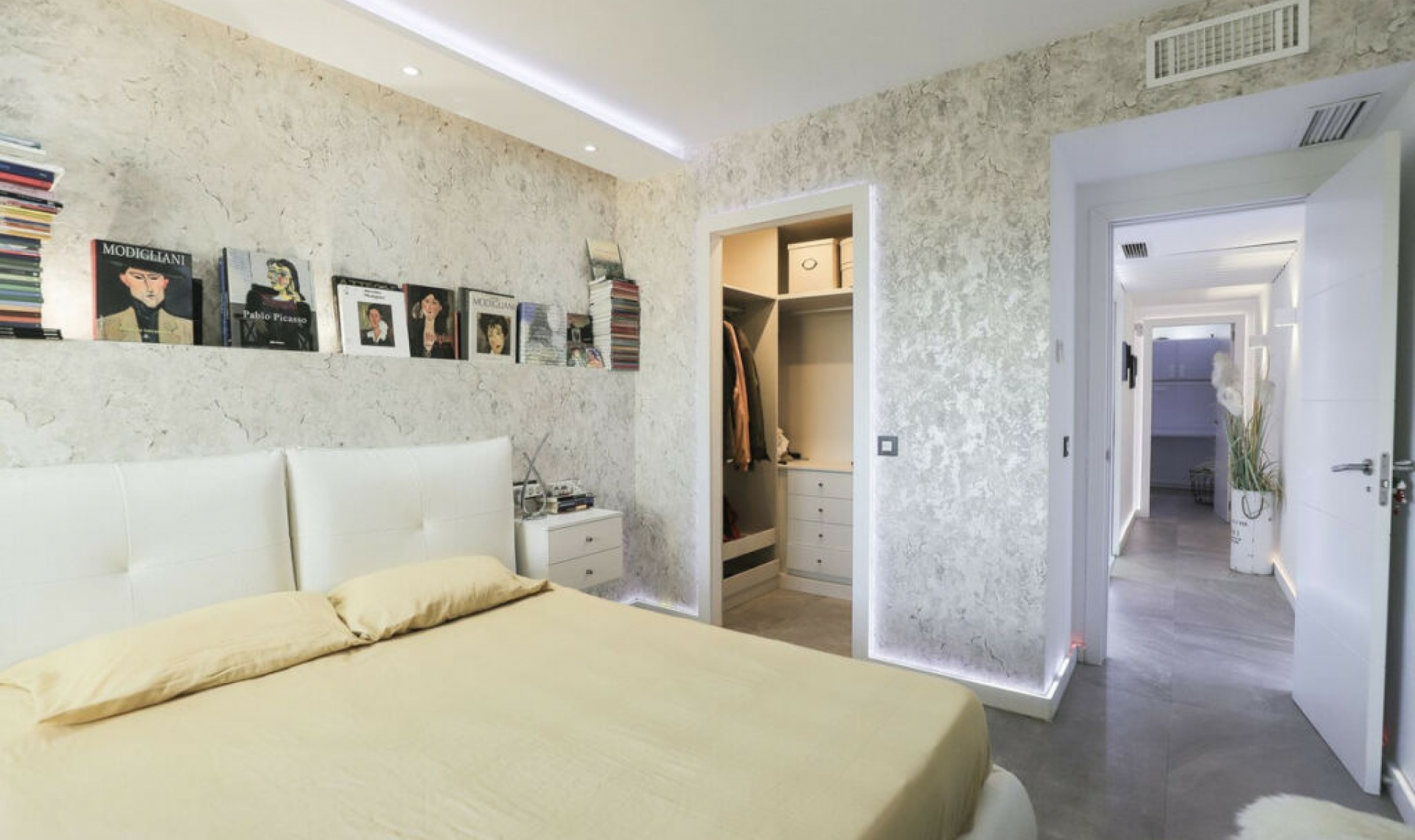 Resale - Apartment -
Reserva de Marbella