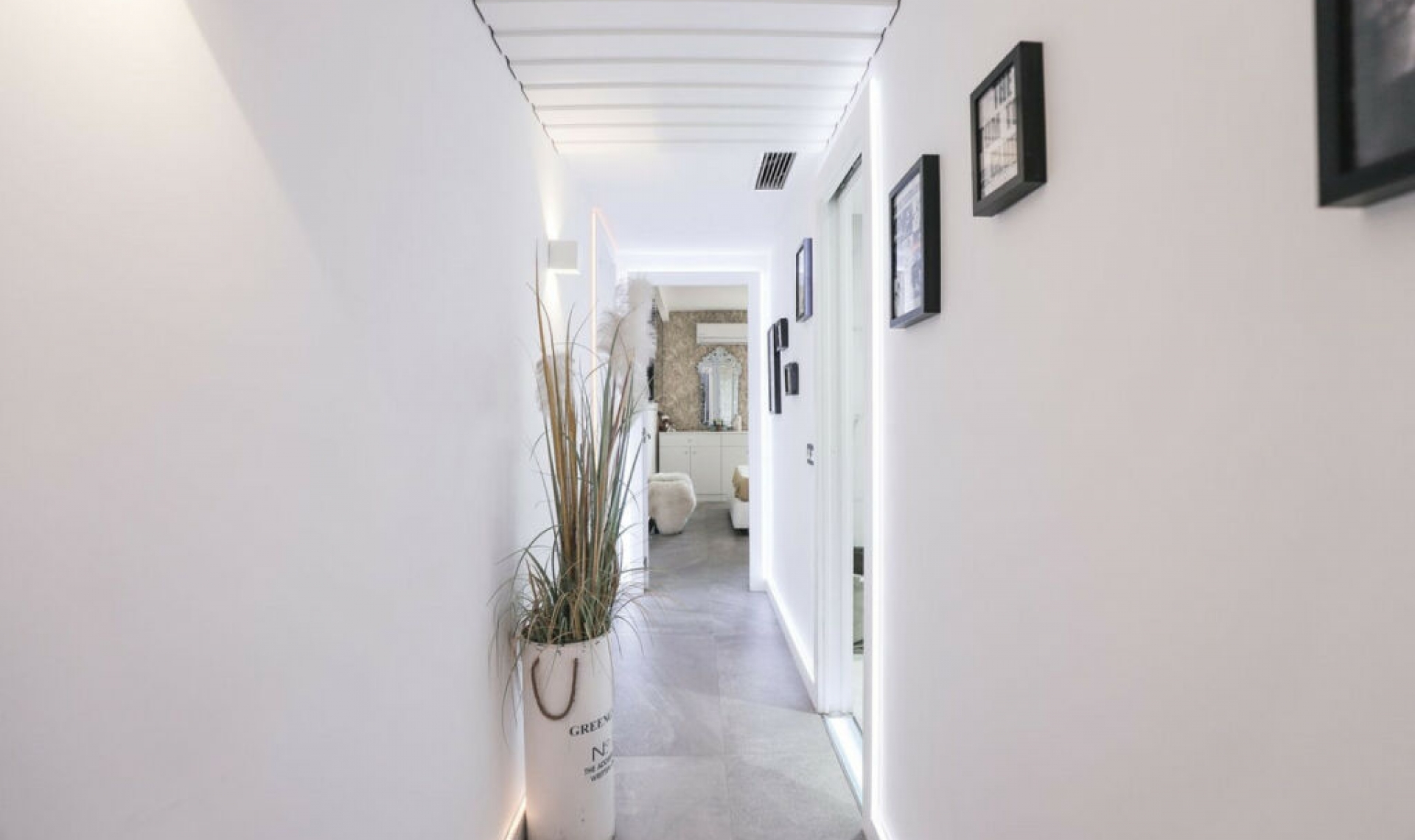 Resale - Apartment -
Reserva de Marbella