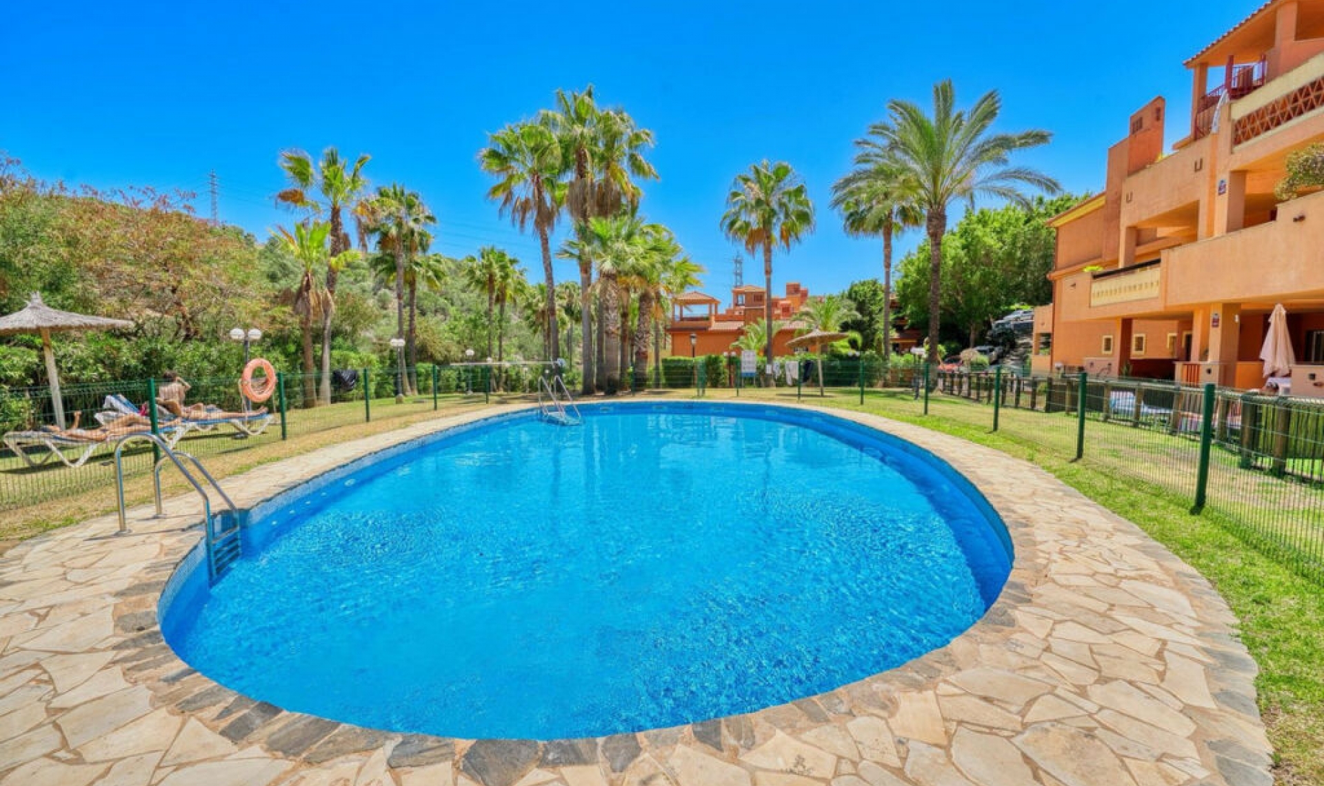 Resale - Apartment -
Reserva de Marbella