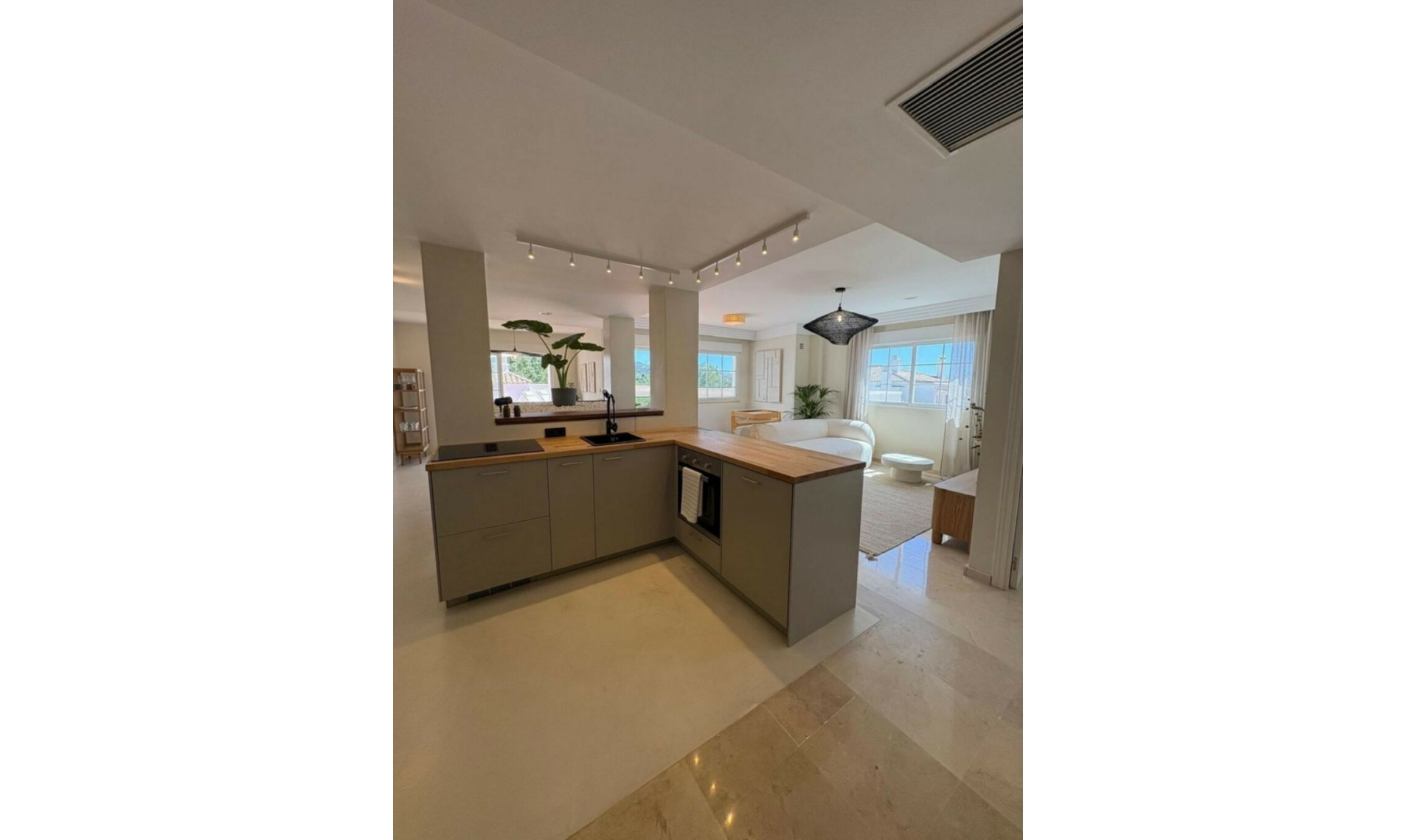 Resale - Apartment -
Río Real