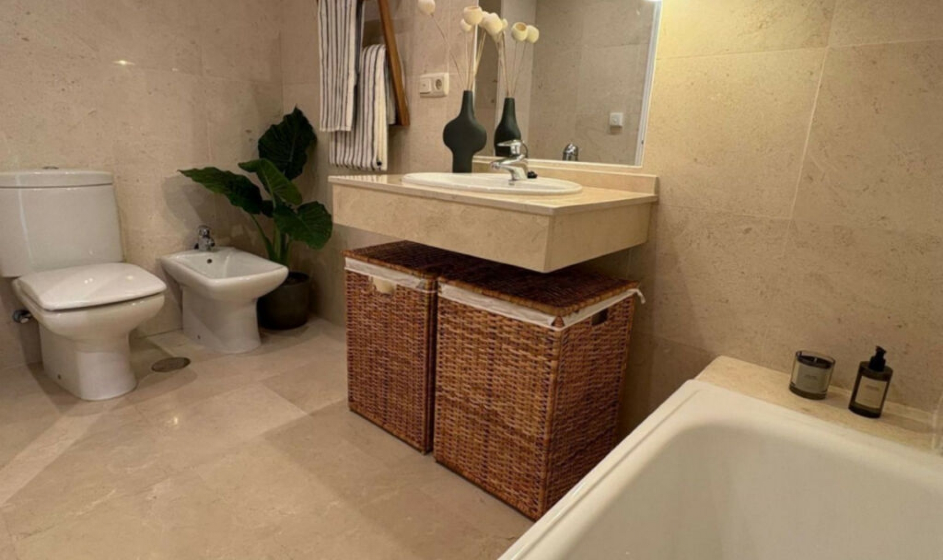 Resale - Apartment -
Río Real