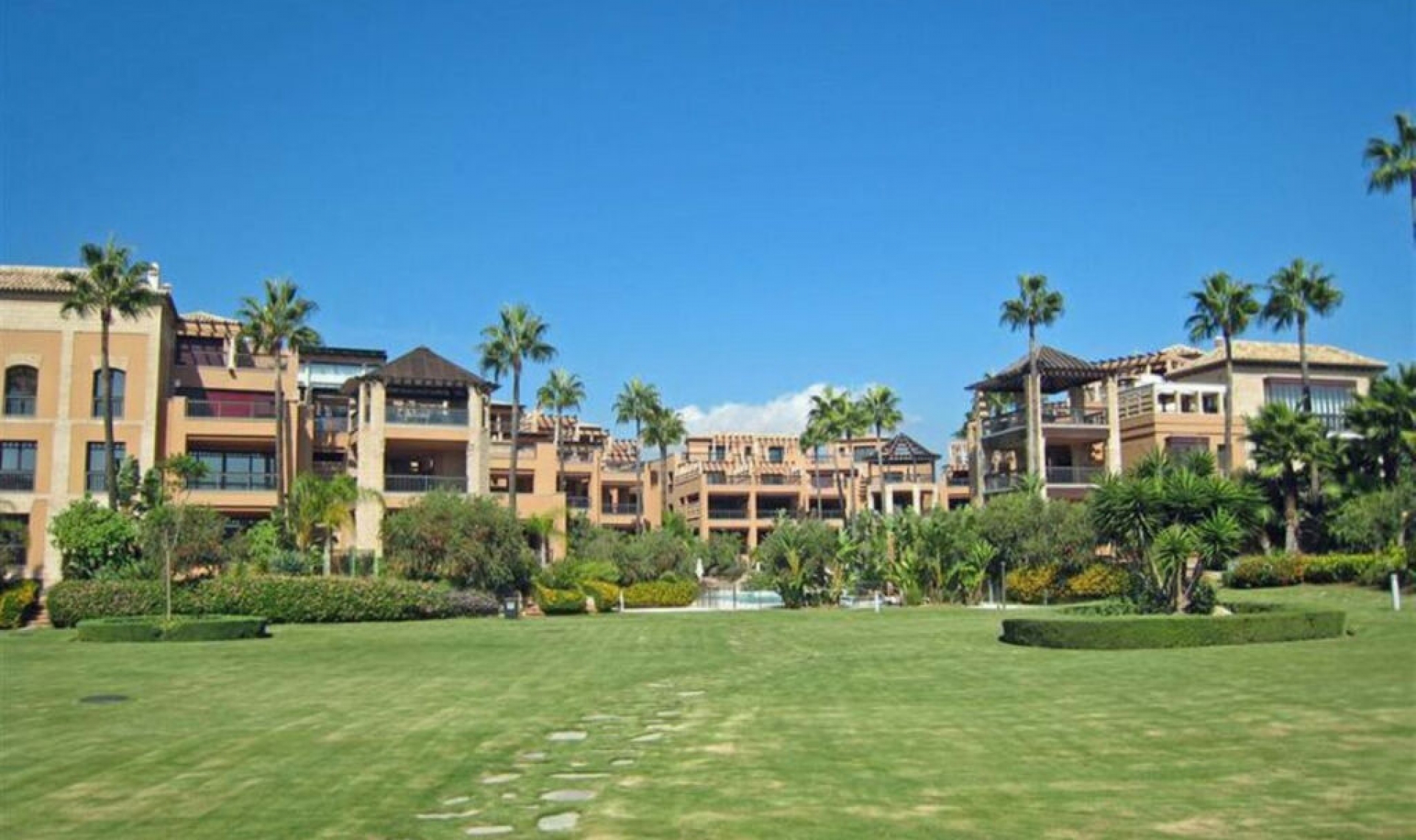 Resale - Apartment -
San Pedro de Alcántara