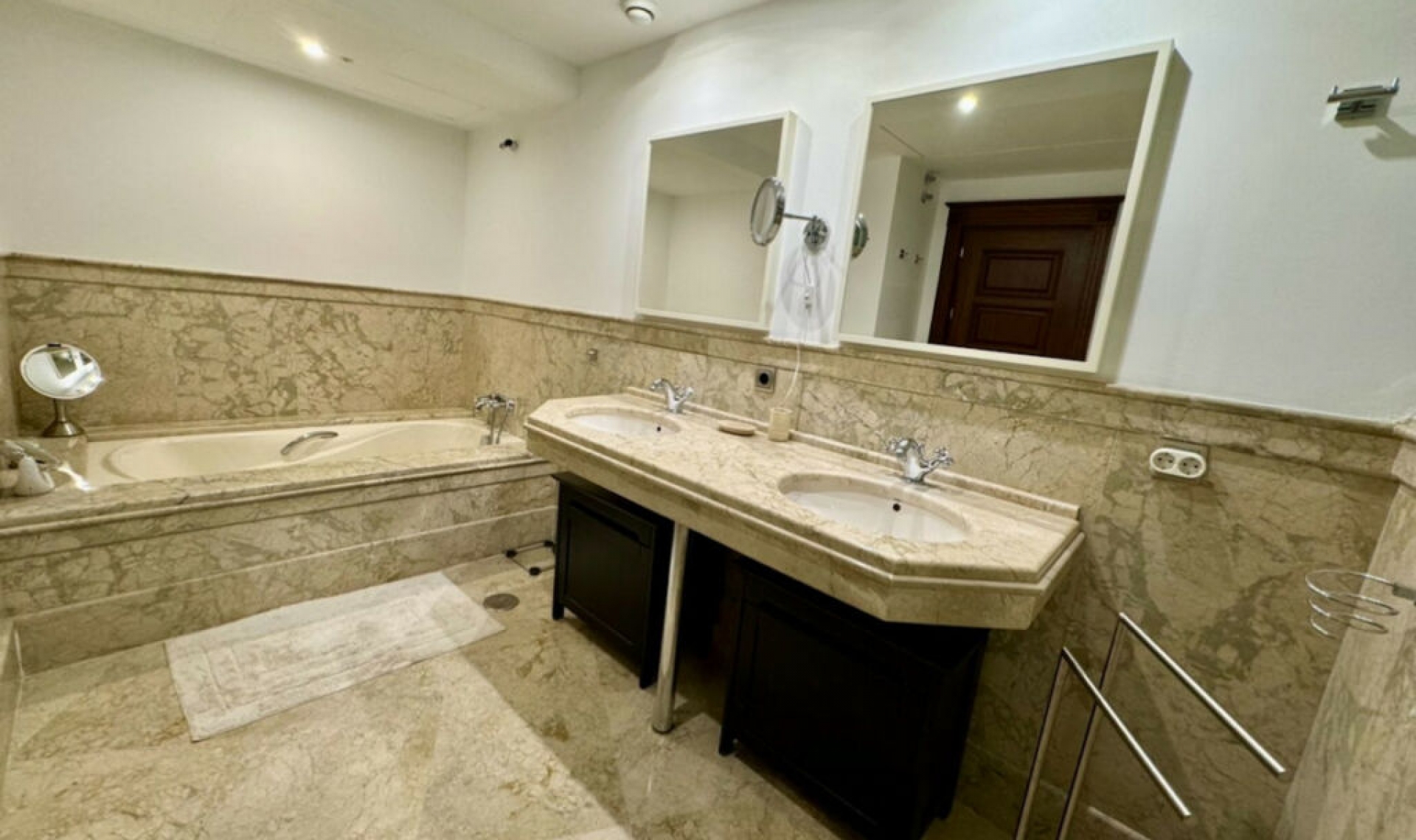 Resale - Apartment -
San Pedro de Alcántara