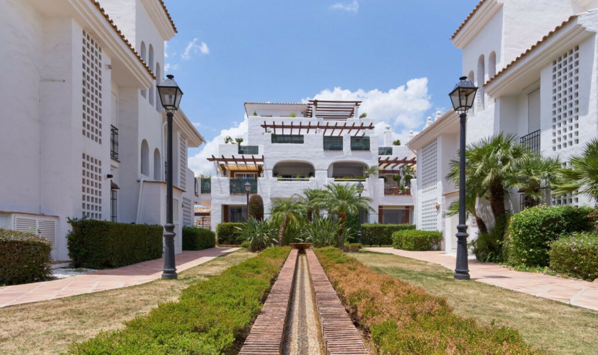 Resale - Apartment -
San Pedro de Alcántara