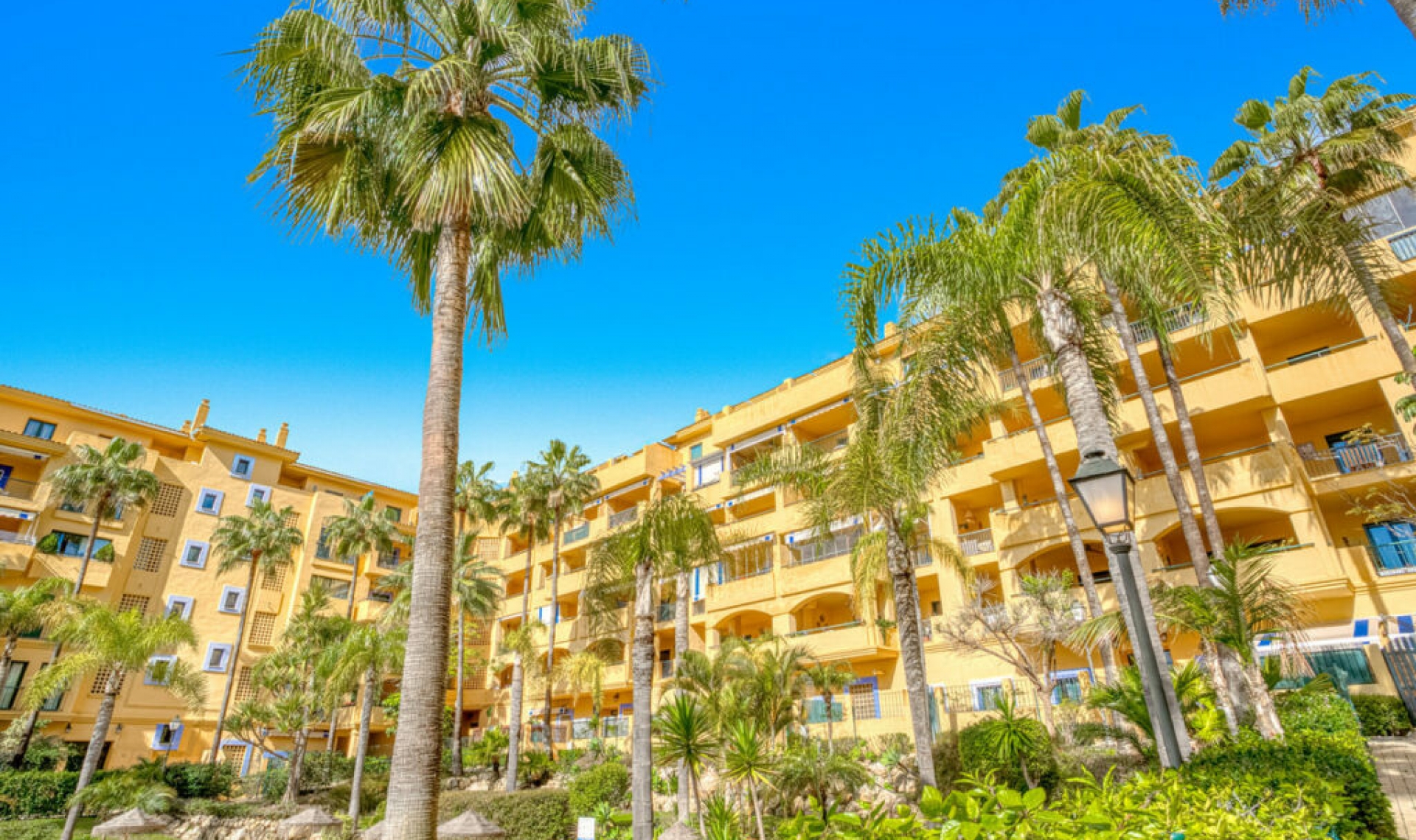 Resale - Apartment -
San Pedro de Alcántara