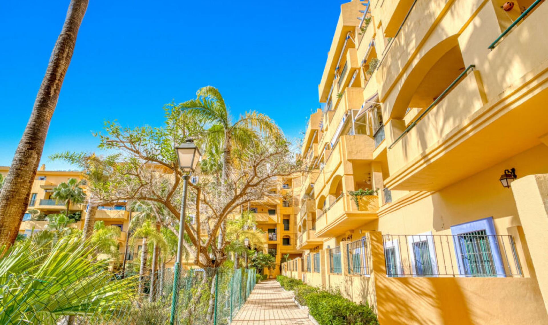 Resale - Apartment -
San Pedro de Alcántara